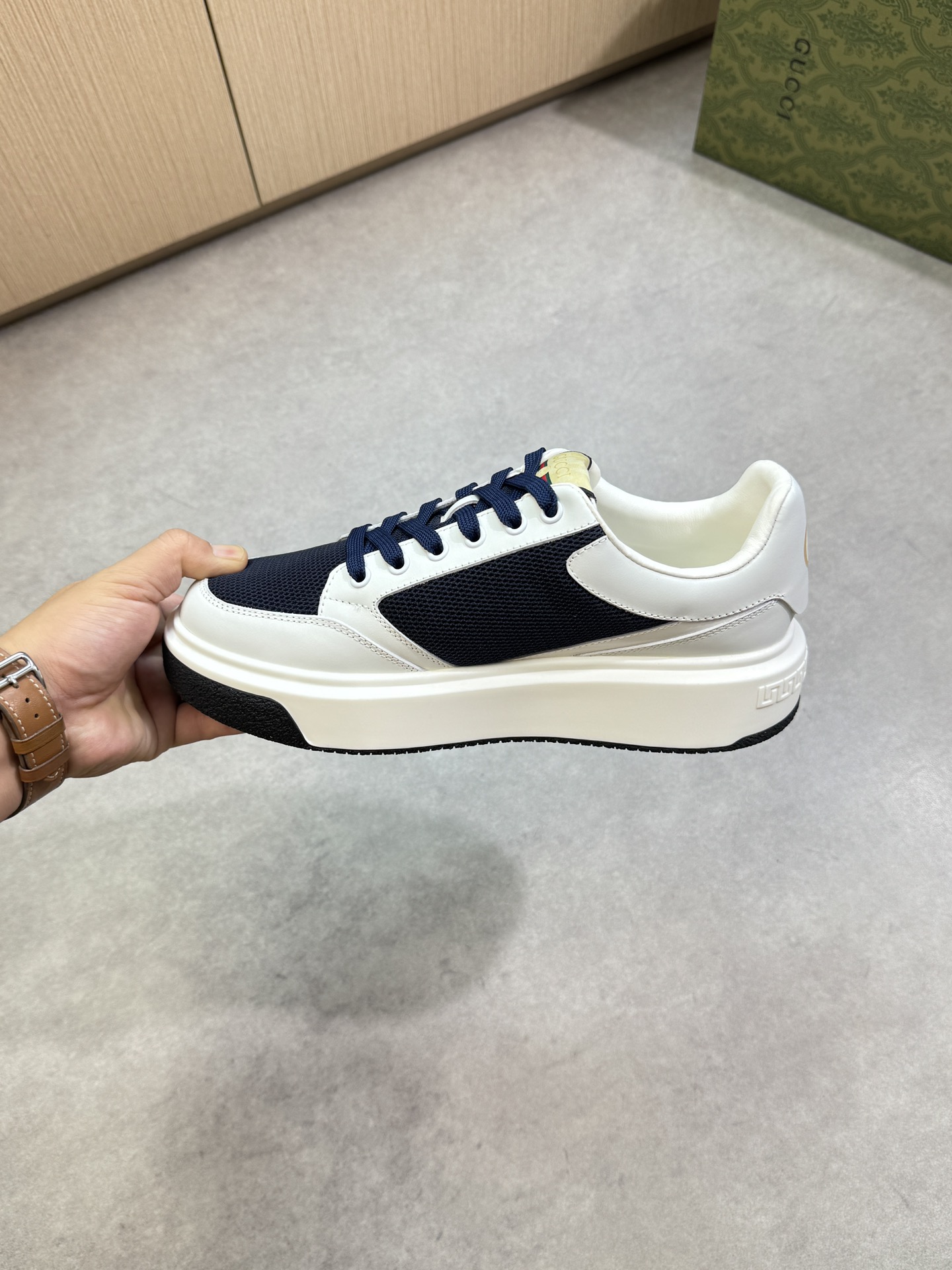 Gucci Men's Leather and Canvas Sneakers with Logo Detail - Stylish and Comfortable 6 i1755017630 7652 4