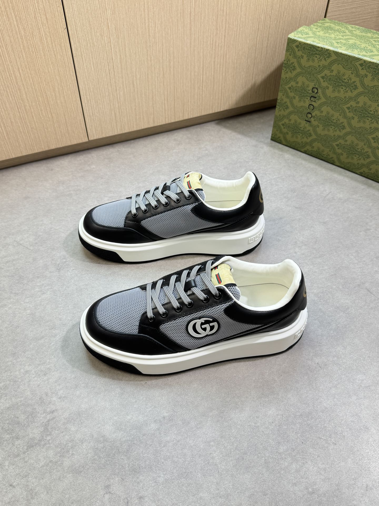 Gucci Men's Leather Trim Sneakers with GG Logo, Black and Grey 3 i1755017655 6601 2