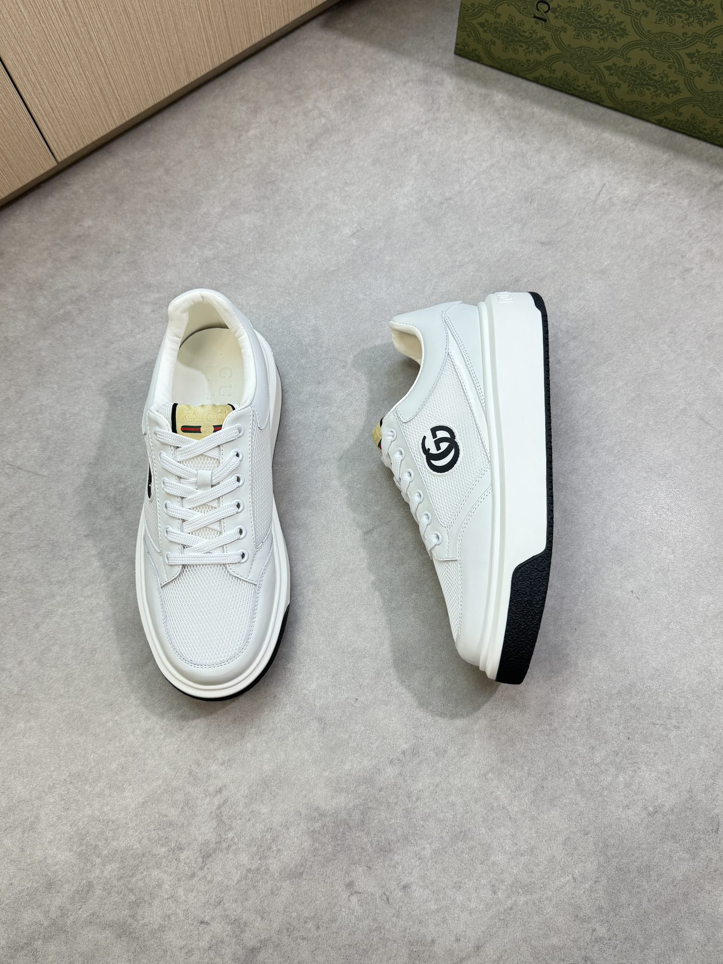 Gucci Men's Leather and Canvas Sneakers with Iconic GG Logo - Stylish & Comfortable 2 i1755017664 1869 1
