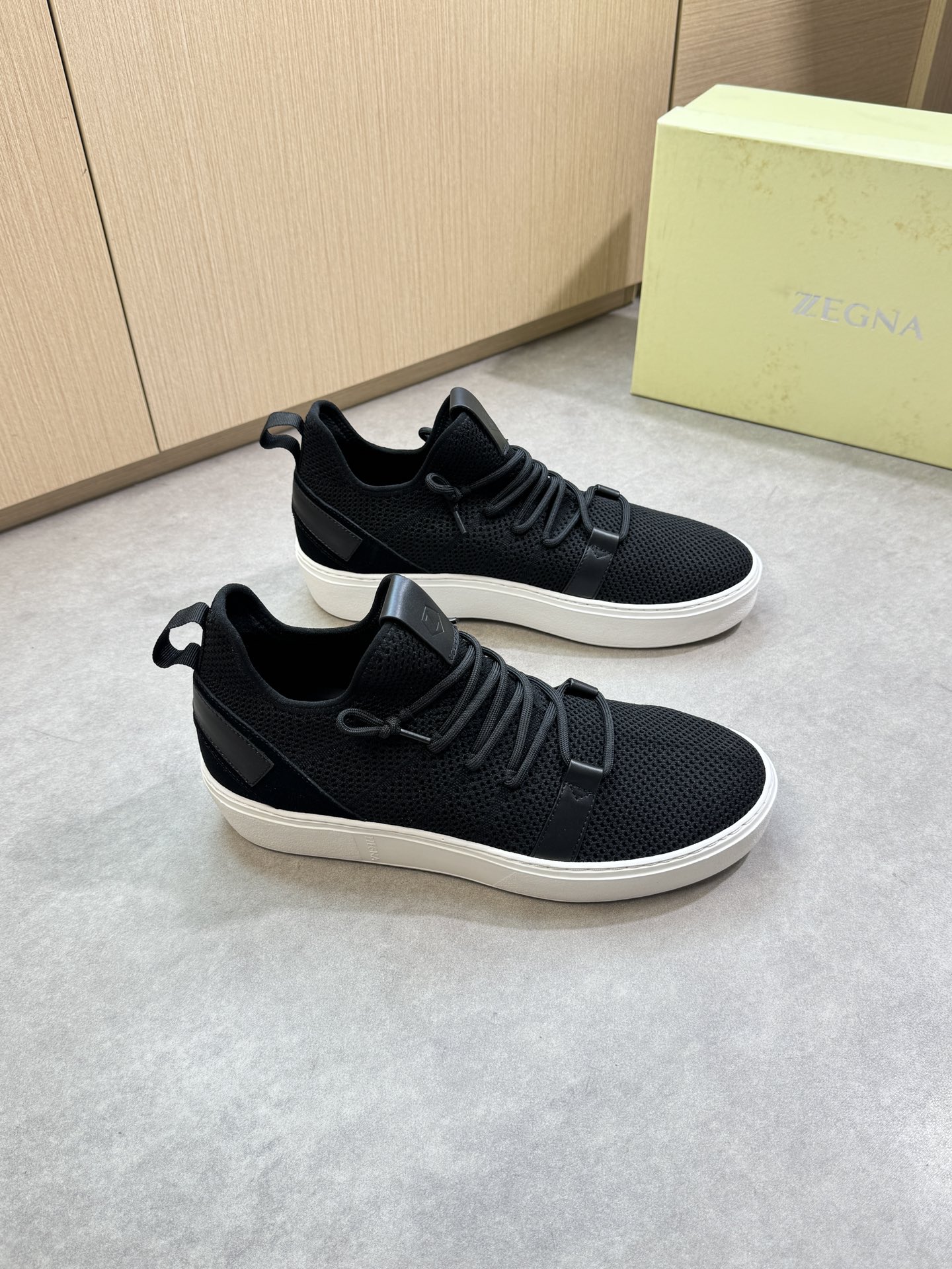 NO:351224,【Zegna】Jenia - High-end quality Original single · Casual sports shoes - Upper Napa calfskin air compressor brand totem, brand totem flying knit (knitted) cloth, heel brand webbing - Inner footbed; Water-dyed cowhide - Ultra-light TPU foaming; Molded sole - Ultra-high quality control · Fine workmanship highlighted (high-end · noble · grade) -Size: 39-44 (38, 45, 46, custom made)·0039,,zegna,sneakers,cowhide19860909【Zegna】杰尼亚 -高端品质 原单·休闲运动鞋 -鞋面纳帕小牛皮空压品牌图腾、品牌图腾飞织(针织)布匹、后跟品牌织带 -内里垫脚；水染牛皮 -大底超轻TPU发泡；成型大底 -超高品控·做工精细凸显(高端·贵气·档次) -Size: 39-44（38,45,46,可订做)·0039,,zegna,sneakers,cowhide,Men's shoes