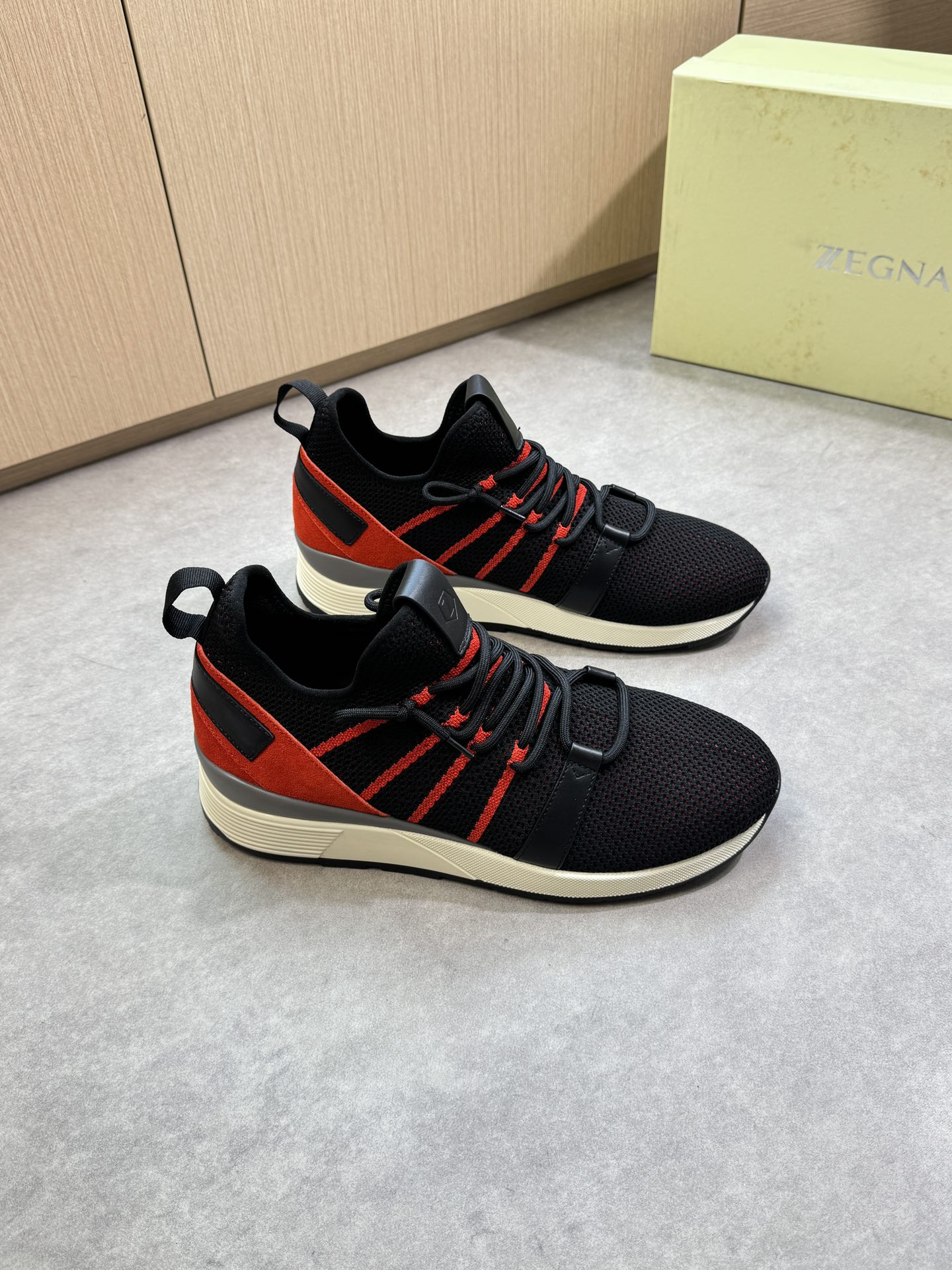 NO:351244,【Zegna】Jenia - High-end quality Original single · Casual sports shoes - Upper Napa calfskin air compressor brand totem, brand totem flying knit (knitted) cloth, heel brand webbing - Inner footbed; Water dye cowhide - Outsole ultralight TPU foaming·rubber; Combined molding two-color outsole - Ultra-high quality control·fine workmanship highlighting (high-end, noble, grade) -Size: 39-44 (38, 45, 46, custom made)·0039,,zegna,sneakers,cowhide19860909【Zegna】杰尼亚 -高端品质 原单·休闲运动鞋 -鞋面纳帕小牛皮空压品牌图腾、品牌图腾飞织(针织)布匹、后跟品牌织带 -内里垫脚；水染牛皮 -大底超轻TPU发泡·橡胶；组合成型双色大底 -超高品控·做工精细凸显(高端·贵气·档次) -Size: 39-44（38,45,46,可订做)·0039,,zegna,sneakers,cowhide,Men's shoes