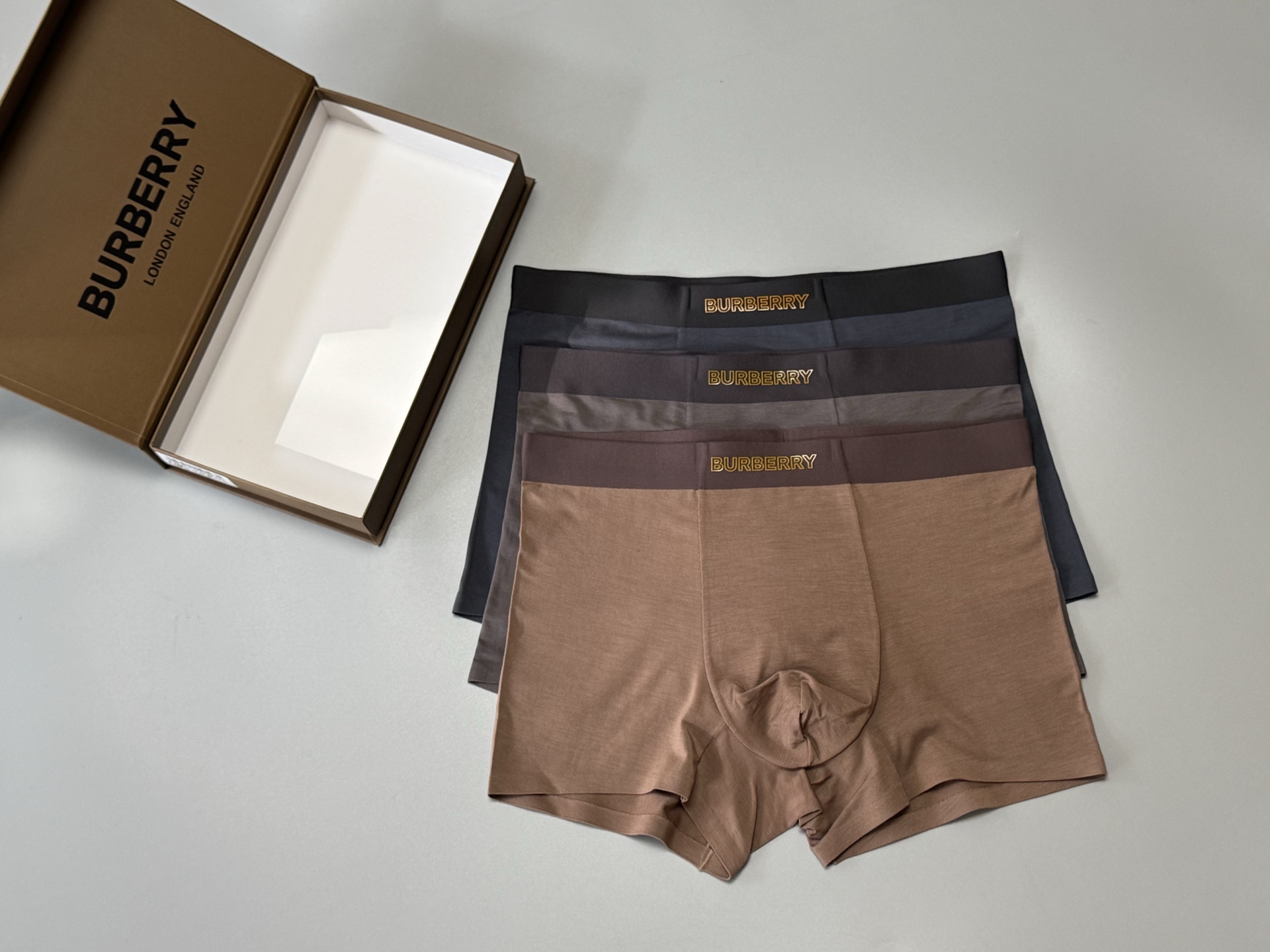 🔥🔥🔥BURBERRY（巴宝莉）    专柜最新款，裤头3D滴胶工艺，绝对的好品质，透气 、舒适！有型！
