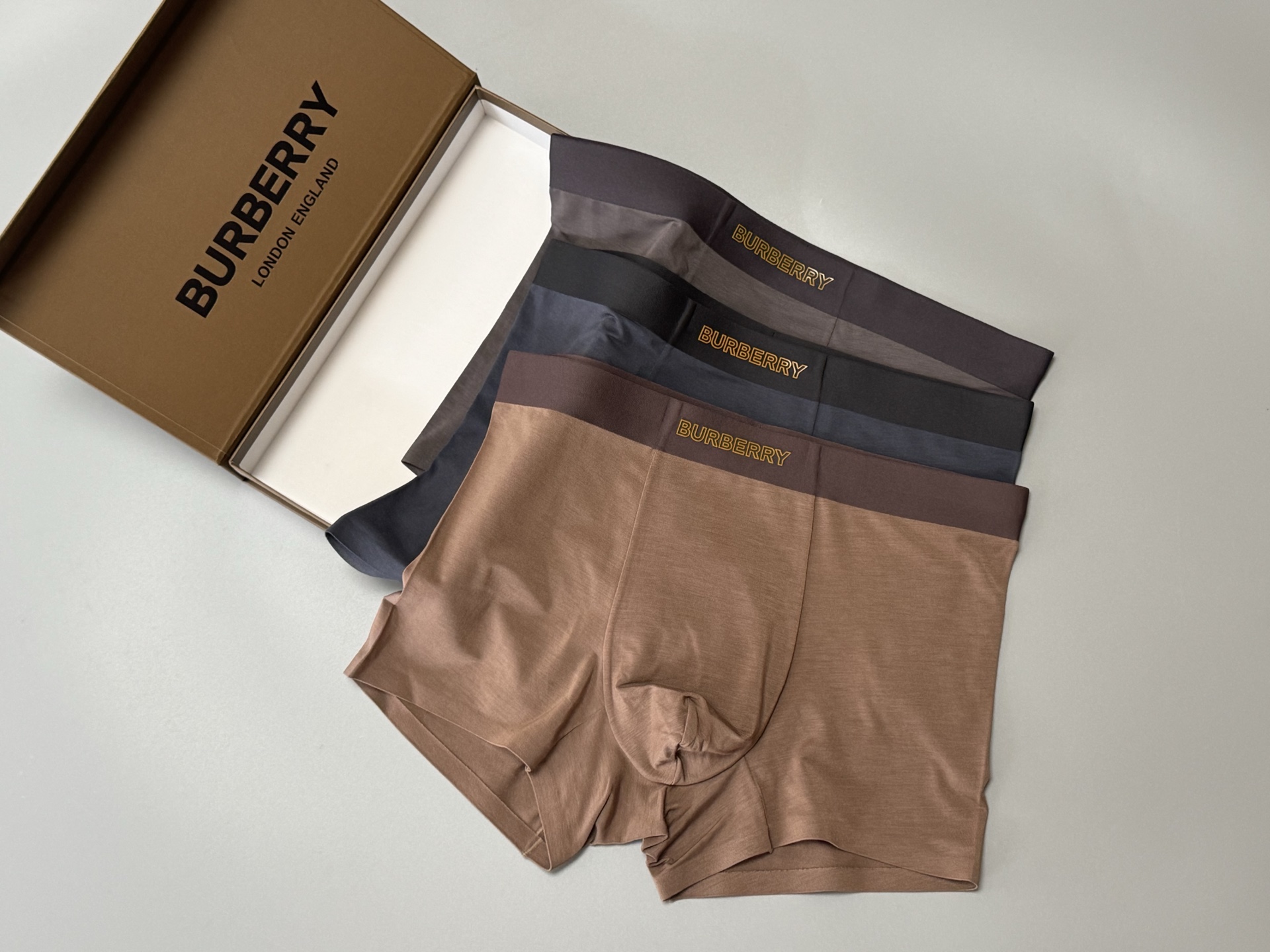 🔥🔥🔥BURBERRY（巴宝莉）    专柜最新款，裤头3D滴胶工艺，绝对的好品质，透气 、舒适！有型！