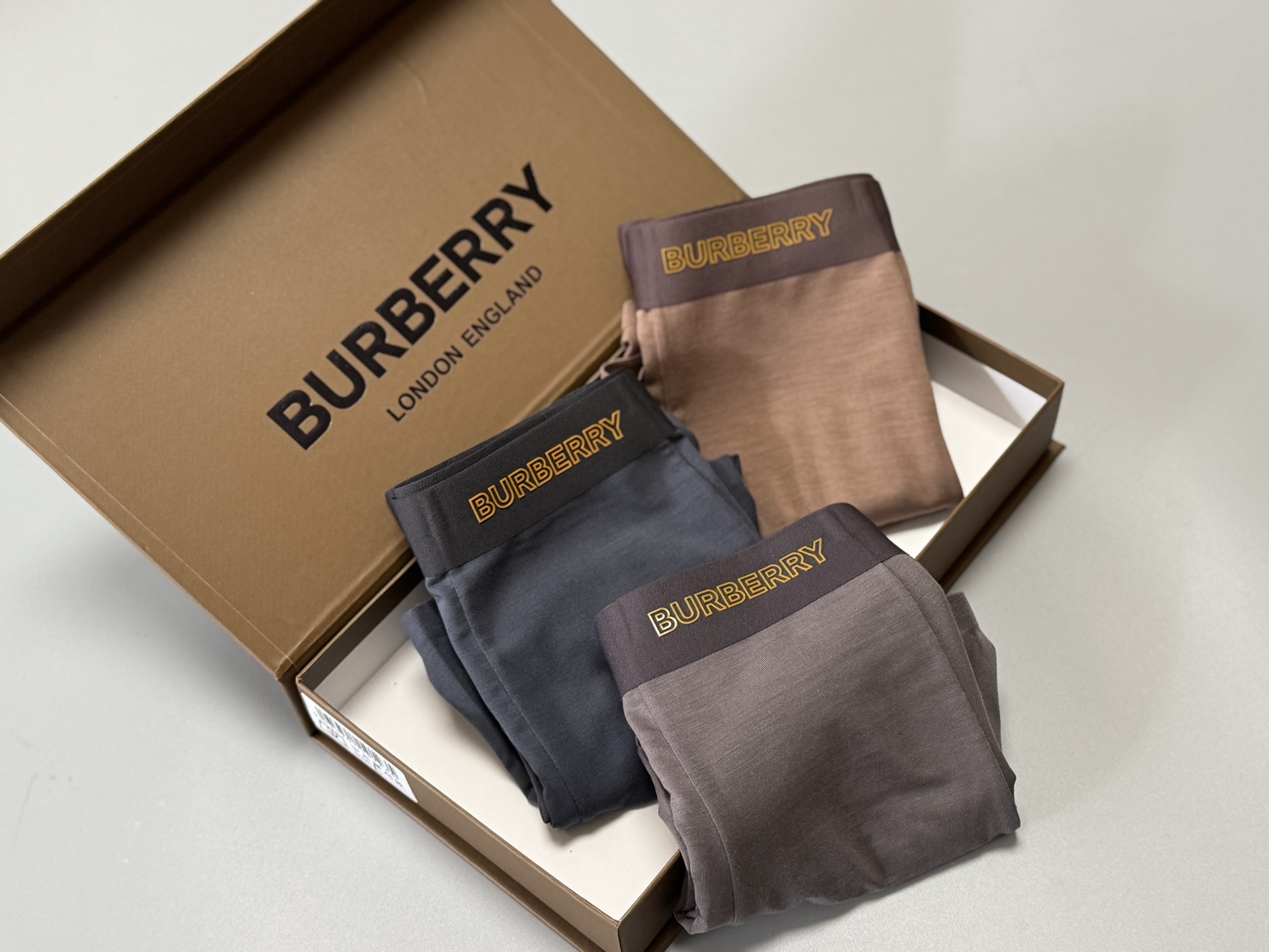 🔥🔥🔥BURBERRY（巴宝莉）    专柜最新款，裤头3D滴胶工艺，绝对的好品质，透气 、舒适！有型！
