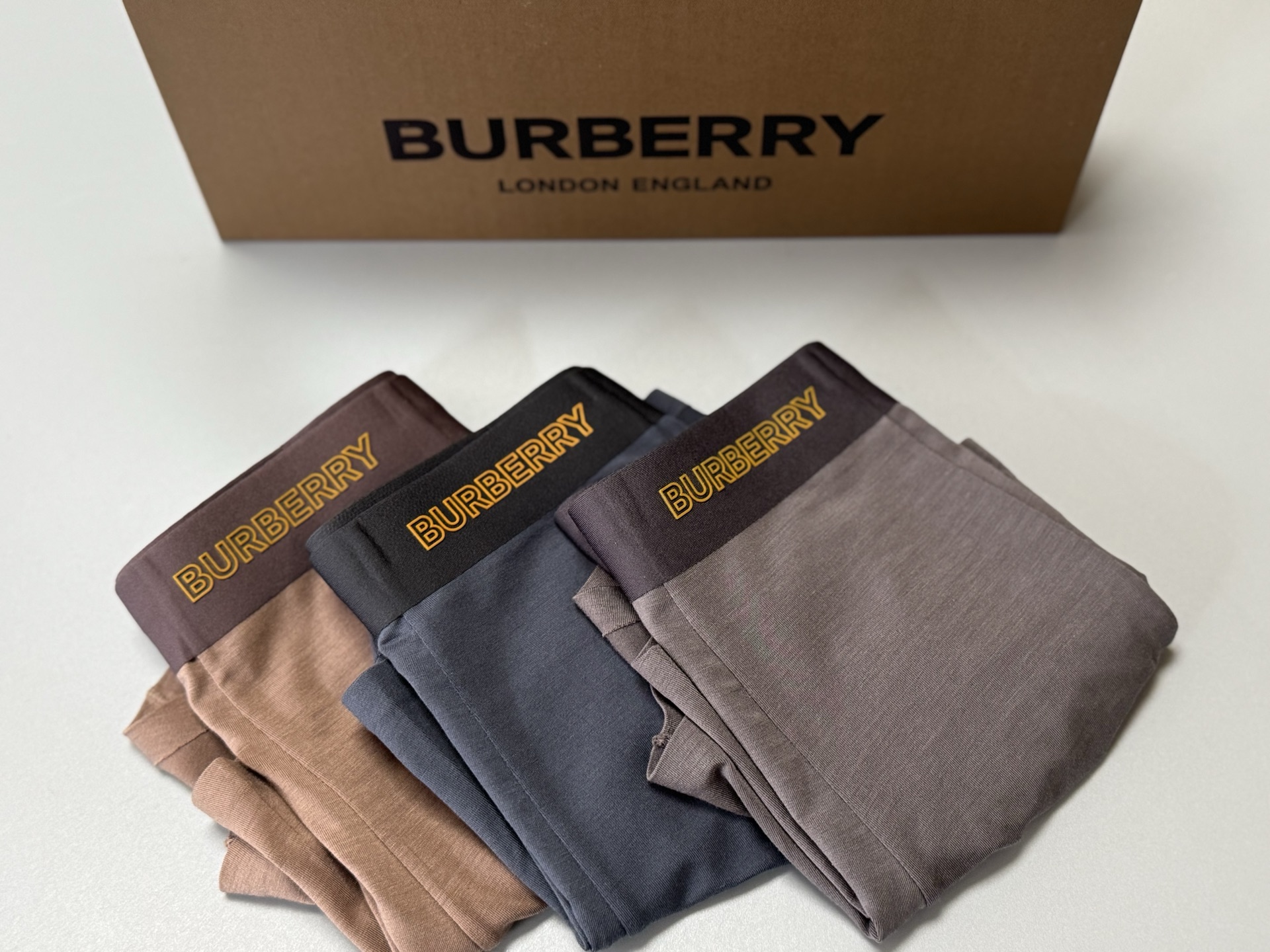 🔥🔥🔥BURBERRY（巴宝莉）    专柜最新款，裤头3D滴胶工艺，绝对的好品质，透气 、舒适！有型！