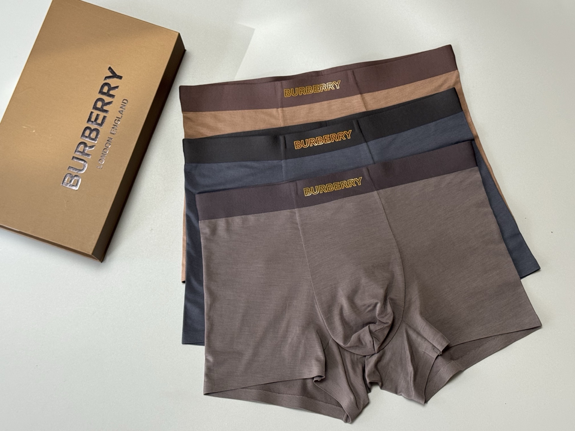 🔥🔥🔥BURBERRY（巴宝莉）    专柜最新款，裤头3D滴胶工艺，绝对的好品质，透气 、舒适！有型！