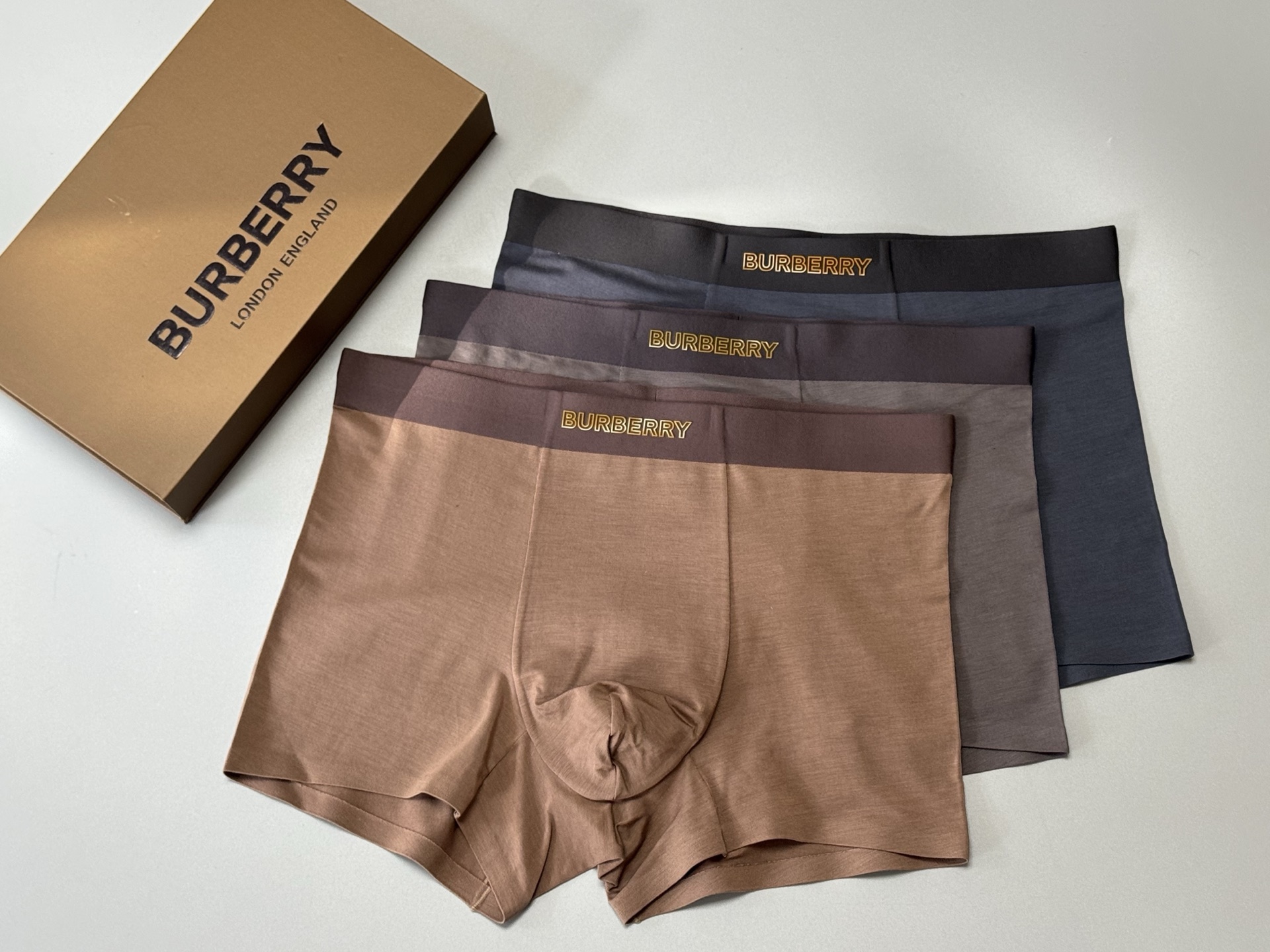 🔥🔥🔥BURBERRY（巴宝莉）    专柜最新款，裤头3D滴胶工艺，绝对的好品质，透气 、舒适！有型！