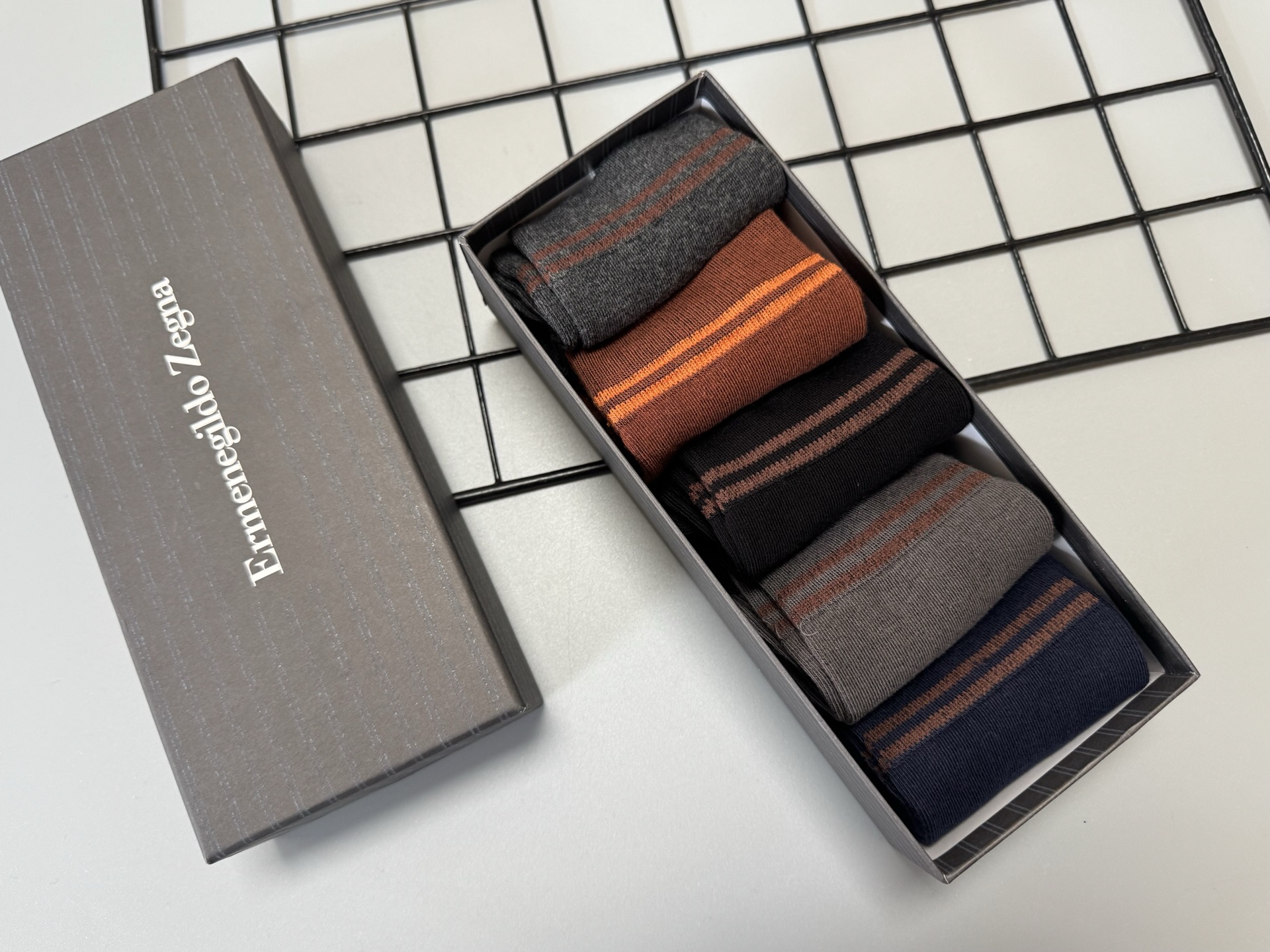 Zegna: misma calidad de gama alta que en tiendas oficiales [orgulloso] [fuerte] absorbe el sudor y antibacteriano, tran…