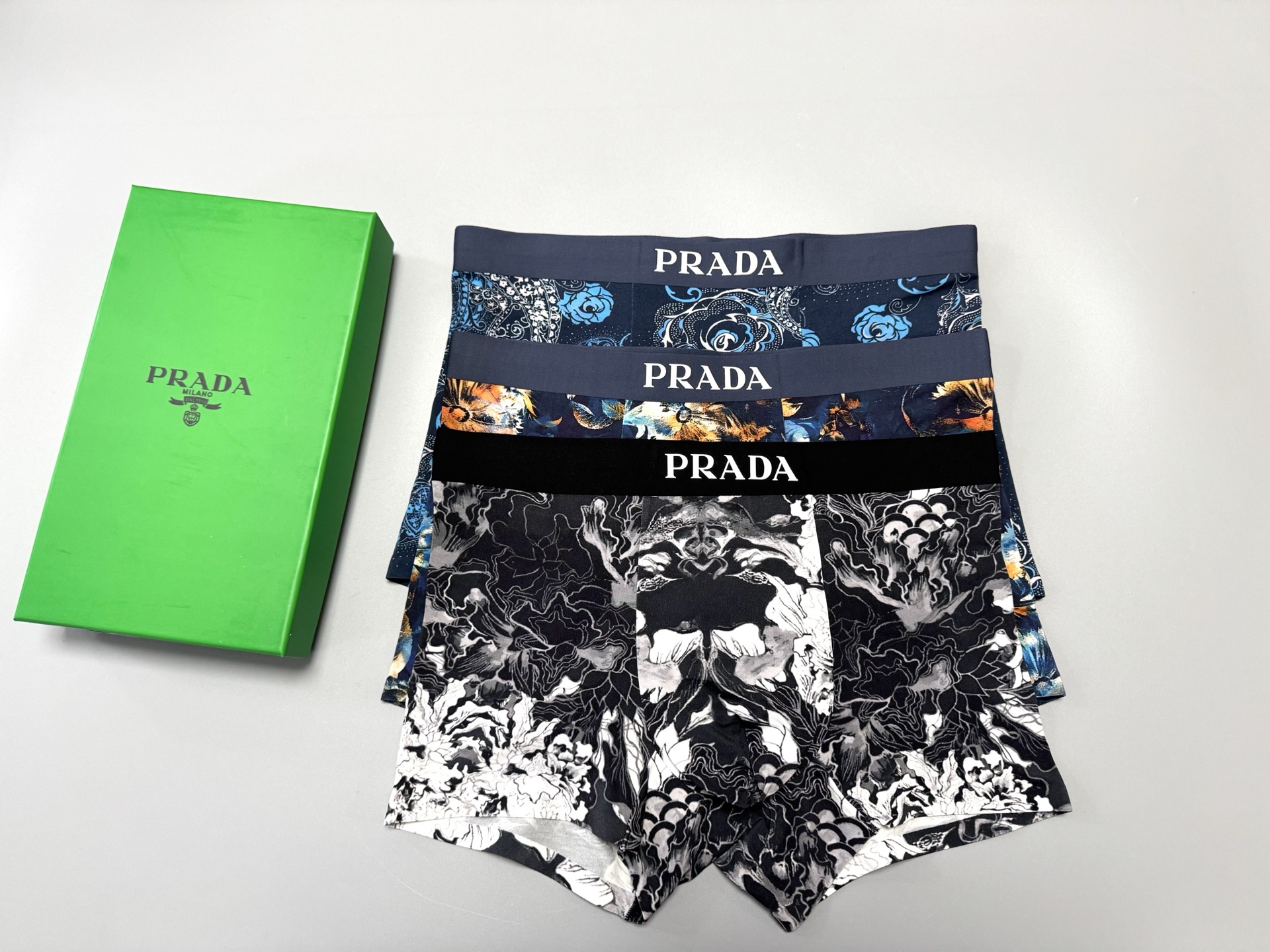 🔥🔥🔥PRADA爆款到货、订织面料无缝切割工艺 、舒适！有型！ 一点也不紧绷 按照人体工程学设计 彰显男