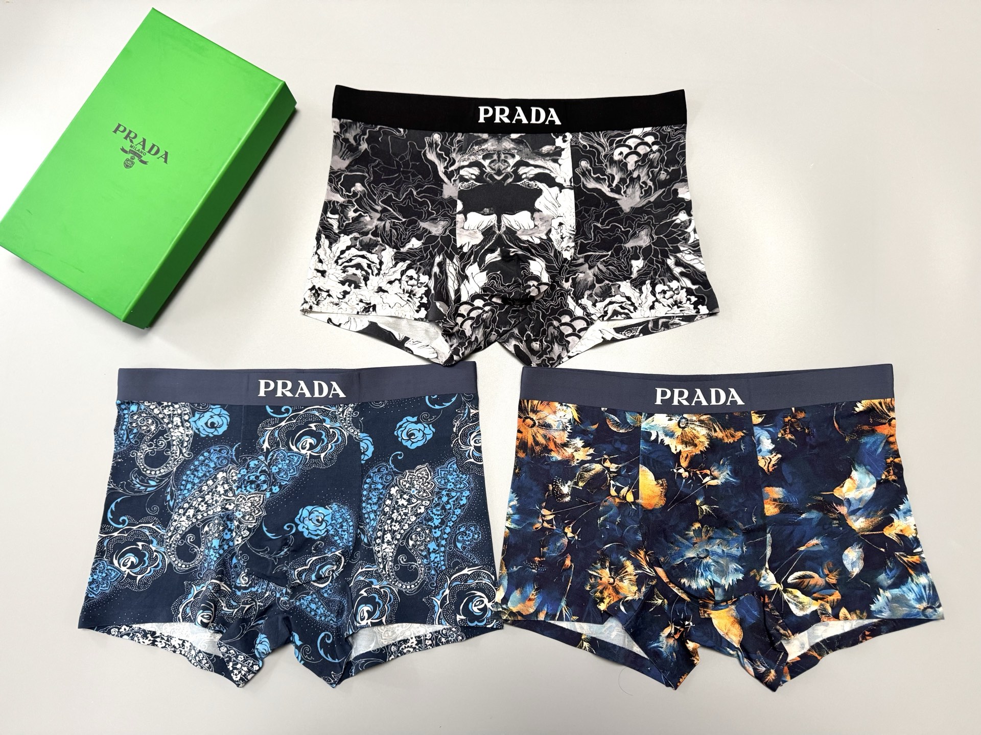 🔥🔥🔥PRADA爆款到货、订织面料无缝切割工艺 、舒适！有型！ 一点也不紧绷 按照人体工程学设计 彰显男