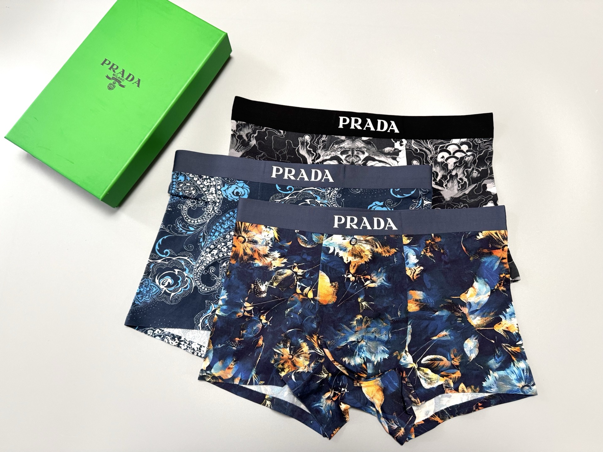 🔥🔥🔥PRADA爆款到货、订织面料无缝切割工艺 、舒适！有型！ 一点也不紧绷 按照人体工程学设计 彰显男