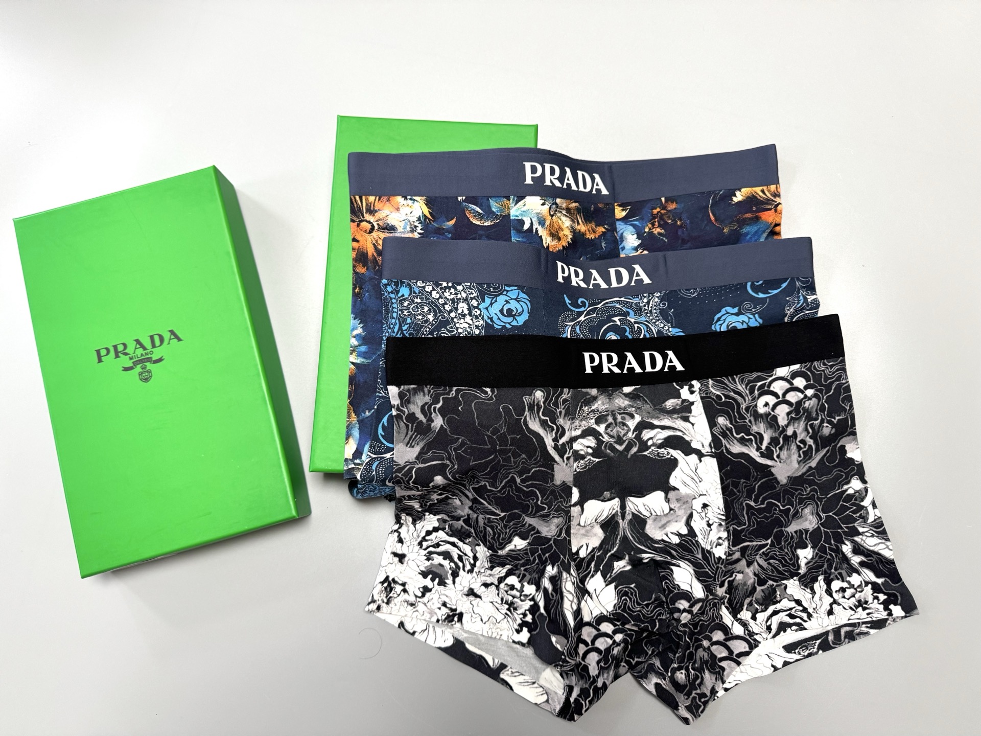 🔥🔥🔥PRADA爆款到货、订织面料无缝切割工艺 、舒适！有型！ 一点也不紧绷 按照人体工程学设计 彰显男