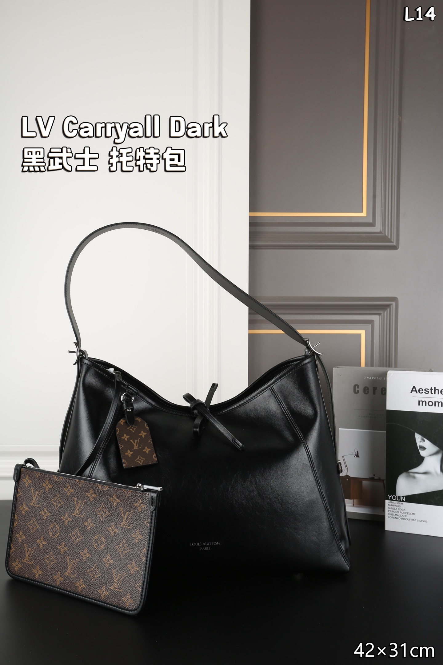 大号P265  全套礼盒
LV Carryall Dark 带黑武士 购物袋托特包手提单肩包
LV新出的全黑色Dark cargo carryall空间超级ok~软塌塌的很随身有质感皮质超有质感，随性简约
带一点老花，今年的新一代包神
尺寸：42×31
