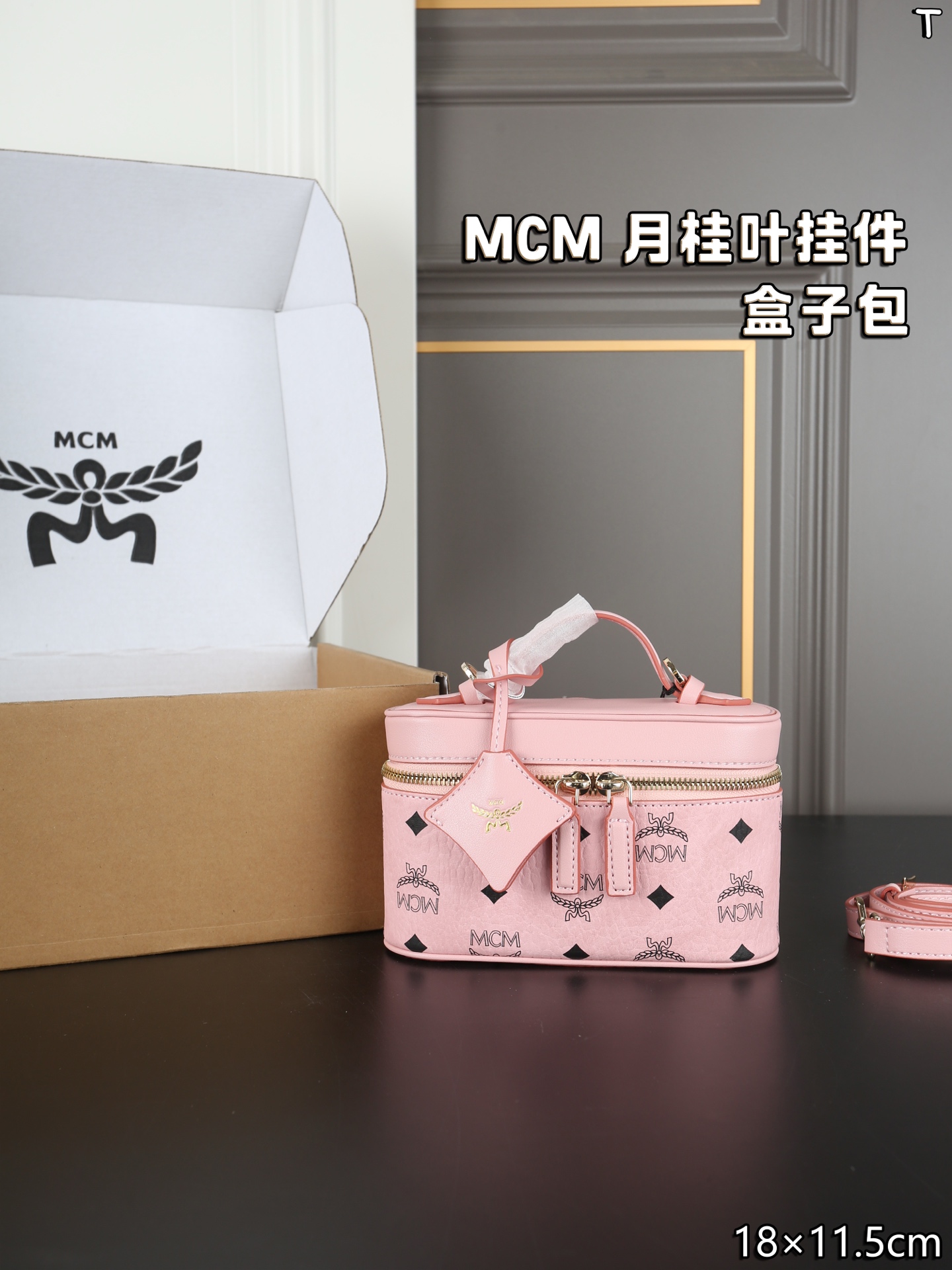 P165 Caja de avión. Colgante de hoja de laurel MCM, bolso de caja, bandolera y de mano. Lona clásica con estampado Vise…