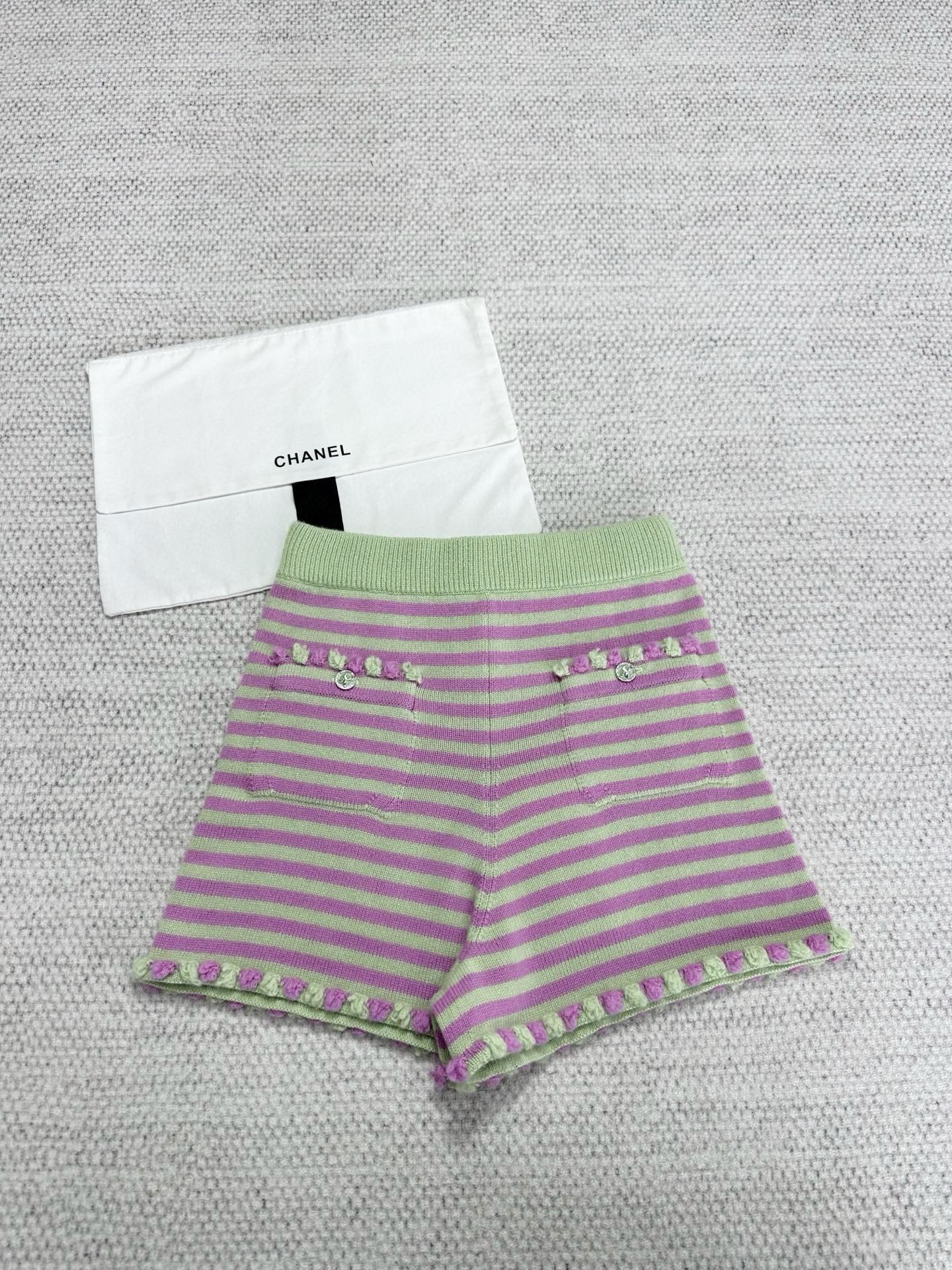 Chanel Striped Knit Shorts - Soft Cashmere Blend, Stylish and Comfortable 2 i1748597348524 9550 0 8