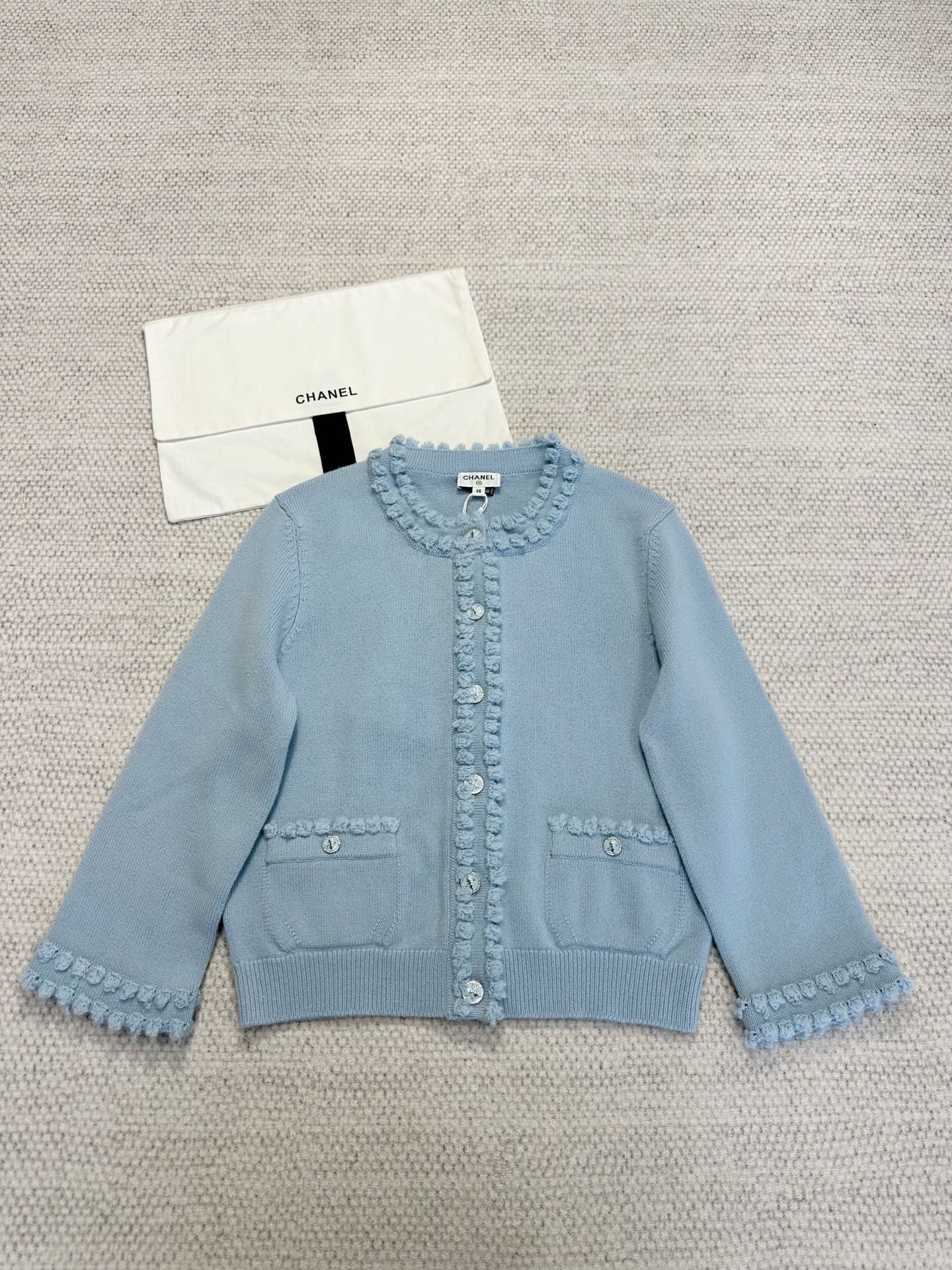 Chanel Lichtblauwe Kasjmier Cardigan met Franjes - Stijlvolle Dameskleding
