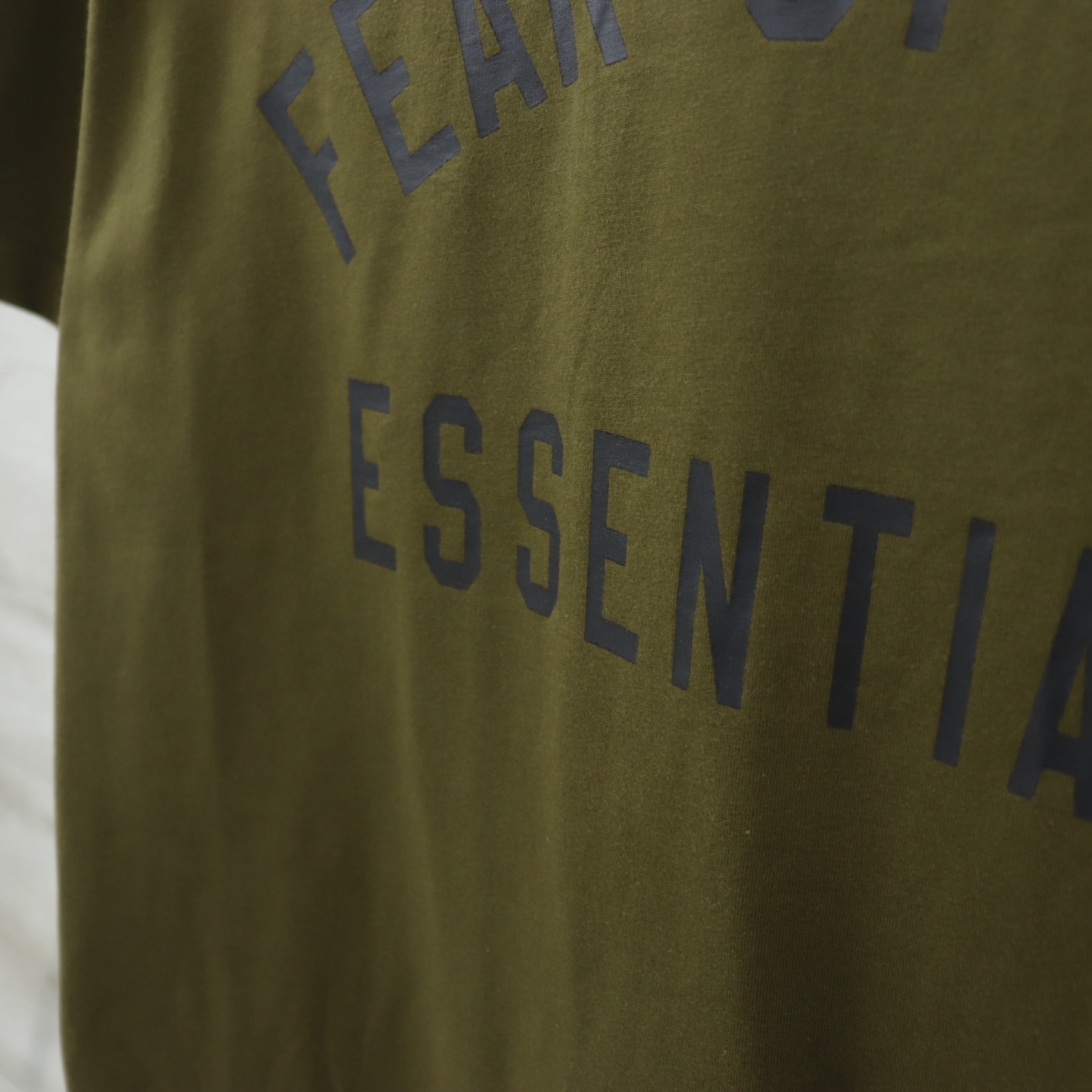 Fear of God Essentials Crew Neck T-Shirt - Stylish and Comfortable Tee 7 i1740654075467 5730 0 2
