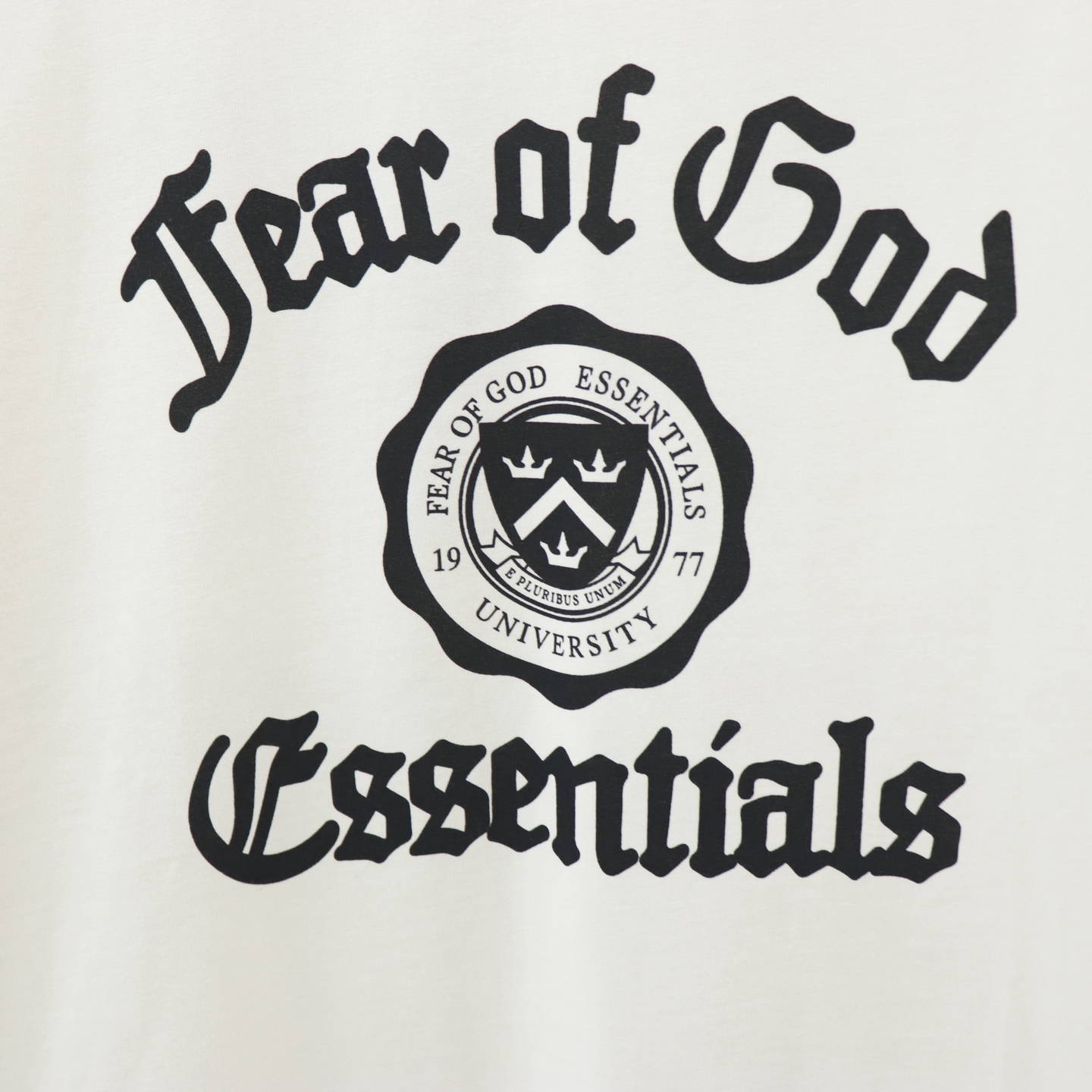 Fear of God Essentials Crew Neck T-Shirt - Classic Design - Available in S-XL 6 i1743144239141 7919 0 3