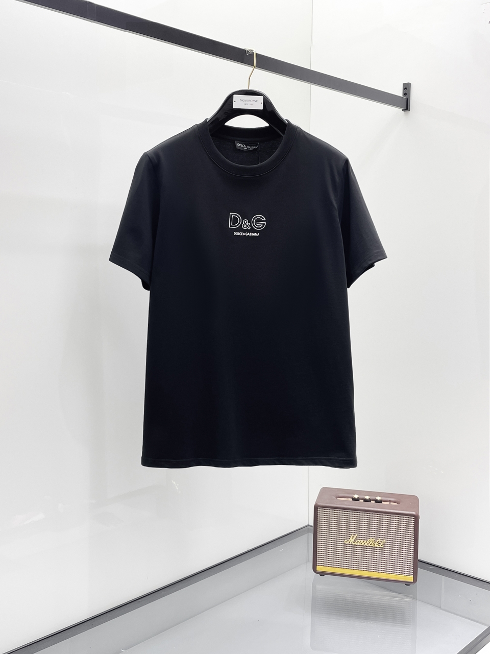 NO:445236,Dudebaner New summer product, concave and convex craftsmanship, high-standard customization, very stylish upper body, customer-supplied auxiliary materials, imported high-end fabrics with very delicate texture, exquisite details and exquisite craftsmanship, extremely shaping, can be matched with any fashion, super good style, a must-have item for trendy men Size S-2XL Color black. White, alexander wang19860909杜德班纳 夏季新品,凹凸工艺 高标准定制,上身非常有型,客供辅料,客供进口高档面料质感非常细腻,细节工艺精湛考究,塑造性极高的一款单品,任何时装都可以搭配,版型超级好 潮男必备单品 尺码S-2XL 颜色黑. 白,,alexander wang,Men's clothing