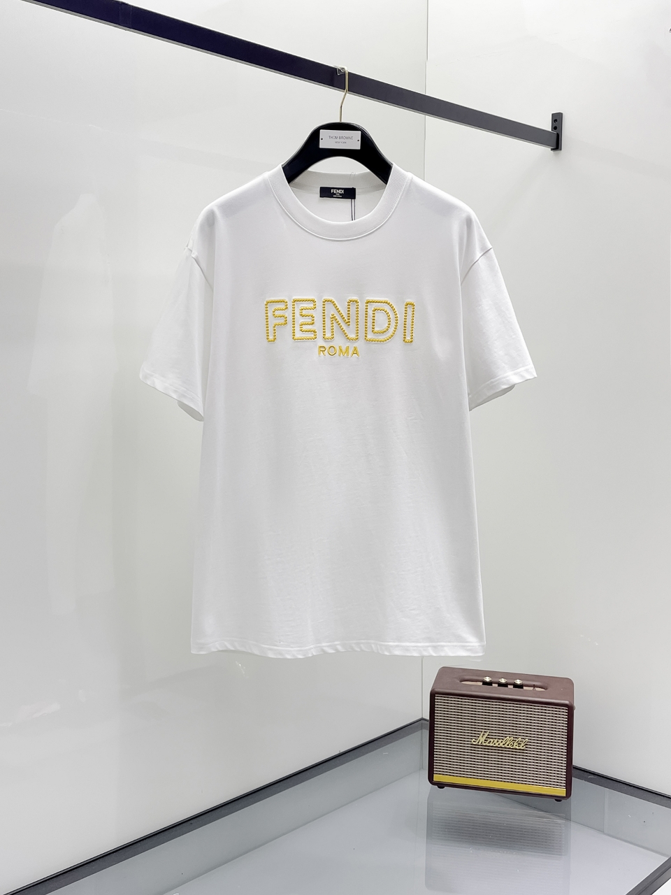 NO:445229,Fendi Summer new product, embroidery craftsmanship, high-standard customization, very stylish upper body, customer-supplied auxiliary materials, imported high-end fabrics with very delicate texture, exquisite details and exquisite craftsmanship, extremely shaping, can be matched with any fashion, super good style, a must-have item for trendy men Size S-2XL Color black. White, fendi, alexander wang19860909芬迪 夏季新品,刺绣工艺 高标准定制,上身非常有型,客供辅料,客供进口高档面料质感非常细腻,细节工艺精湛考究,塑造性极高的一款单品,任何时装都可以搭配,版型超级好 潮男必备单品 尺码S-2XL 颜色黑. 白,,fendi,alexander wang,Men's clothing