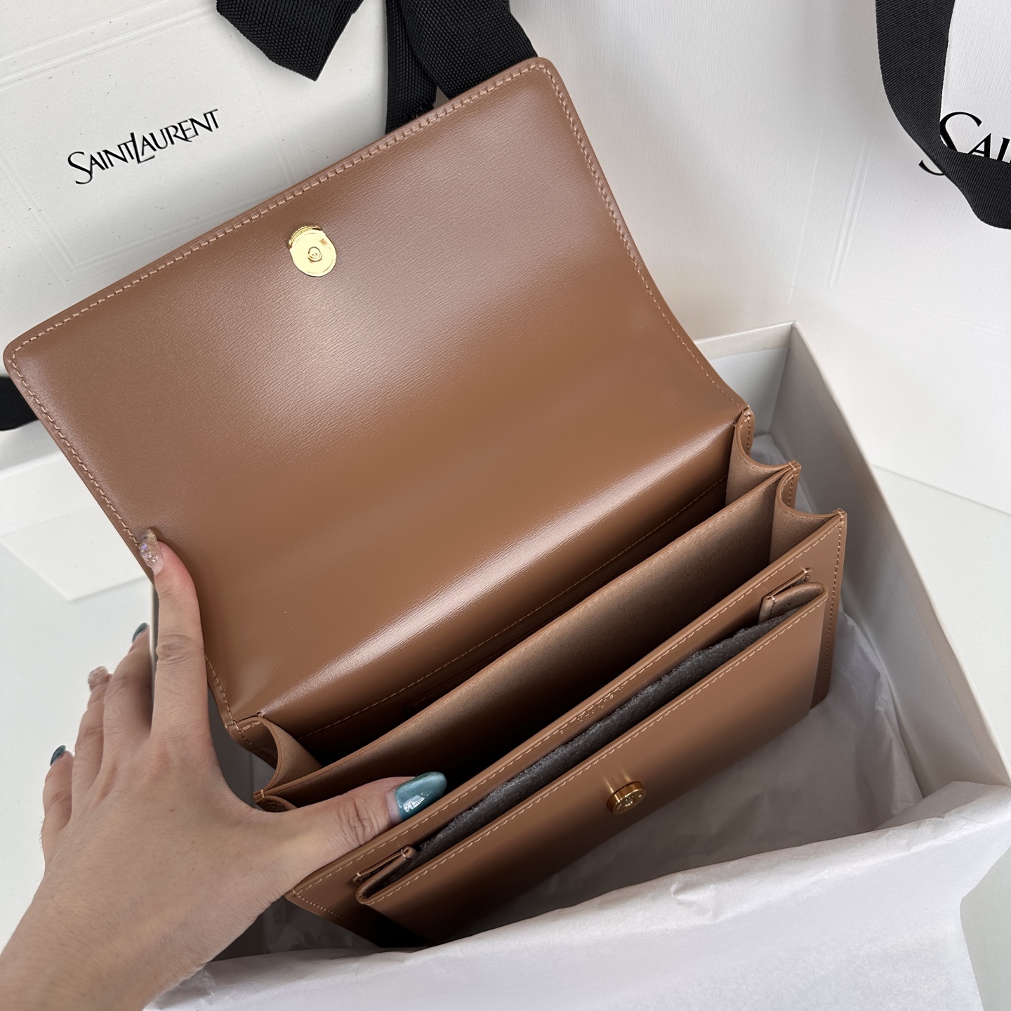 Yves Saint Laurent Sunset 22cm Bag, Brown Leather with Gold-Tone Hardware 9 i1745218779924 8846 0 8