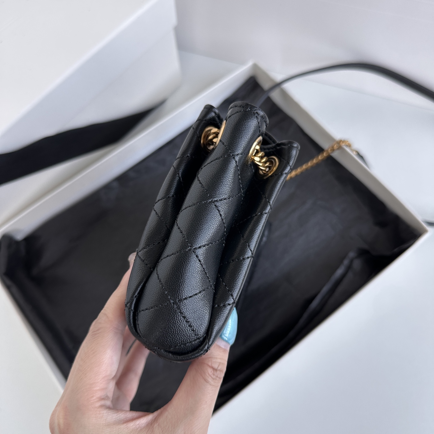 Yves Saint Laurent Mini Nolita Leather Shoulder Bag - Black, 18x13x6cm 5 i1745222204570 6581 0 3