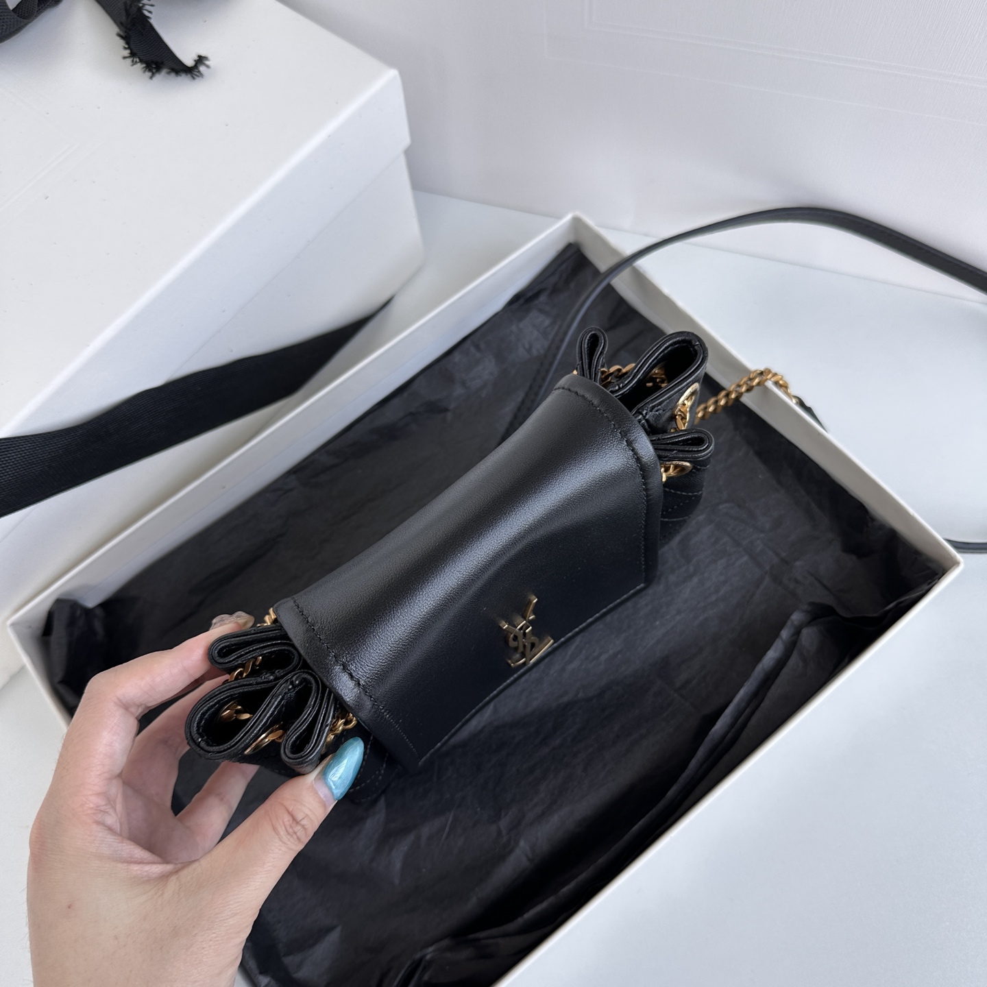 Yves Saint Laurent Mini Nolita Leather Shoulder Bag - Black, 18x13x6cm 4 i1745222214091 6485 0 2