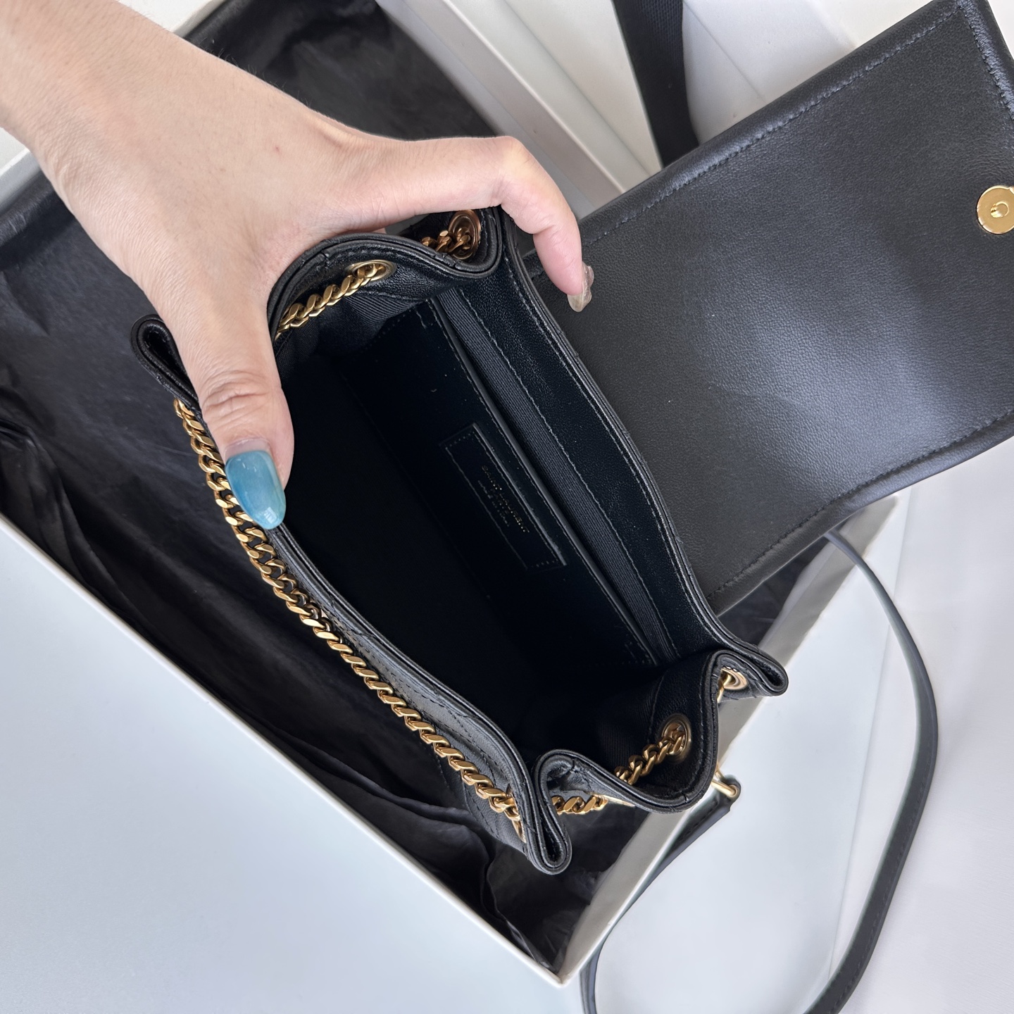 Yves Saint Laurent Mini Nolita Leather Shoulder Bag - Black, 18x13x6cm 9 i1745222215839 2579 0 7