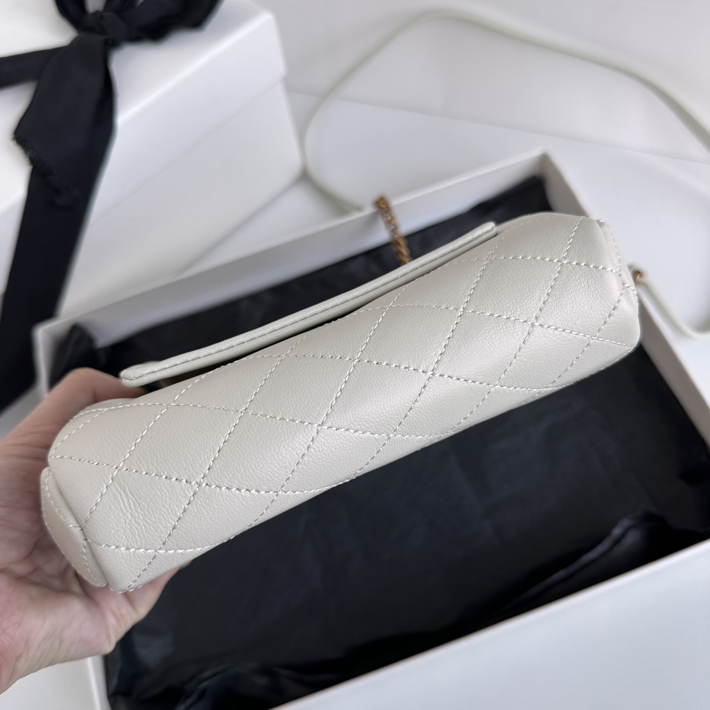 Yves Saint Laurent Mini Nolita White Leather Shoulder Bag - Stylish & Compact 5 i1745222989089 9286 0 4