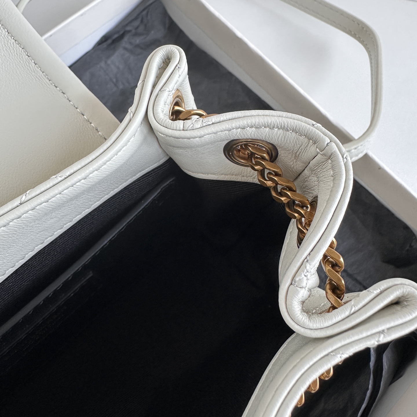 Yves Saint Laurent White Leather Shoulder Bag with Gold Hardware 2 i1745222998044 9783 0 1
