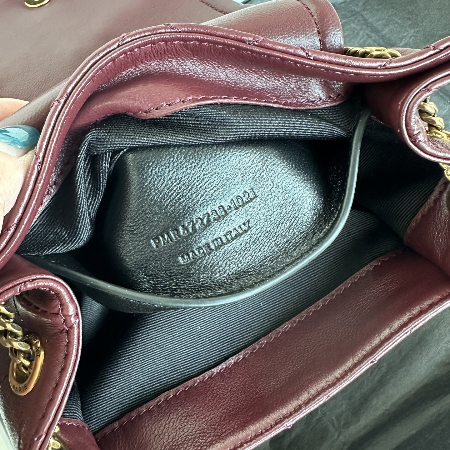 Yves Saint Laurent Burgundy Leather Shoulder Bag with Gold Logo - Elegant Design 5 i1745223713914 2010 0 3