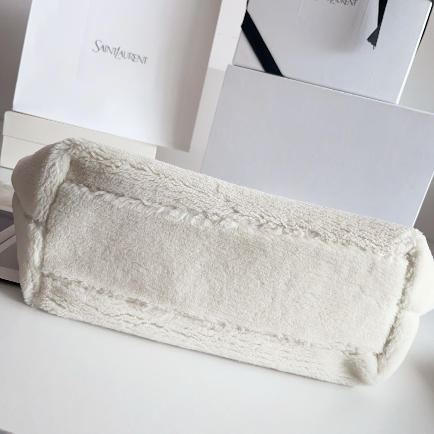 Saint Laurent 小号奶白羊羔毛/金