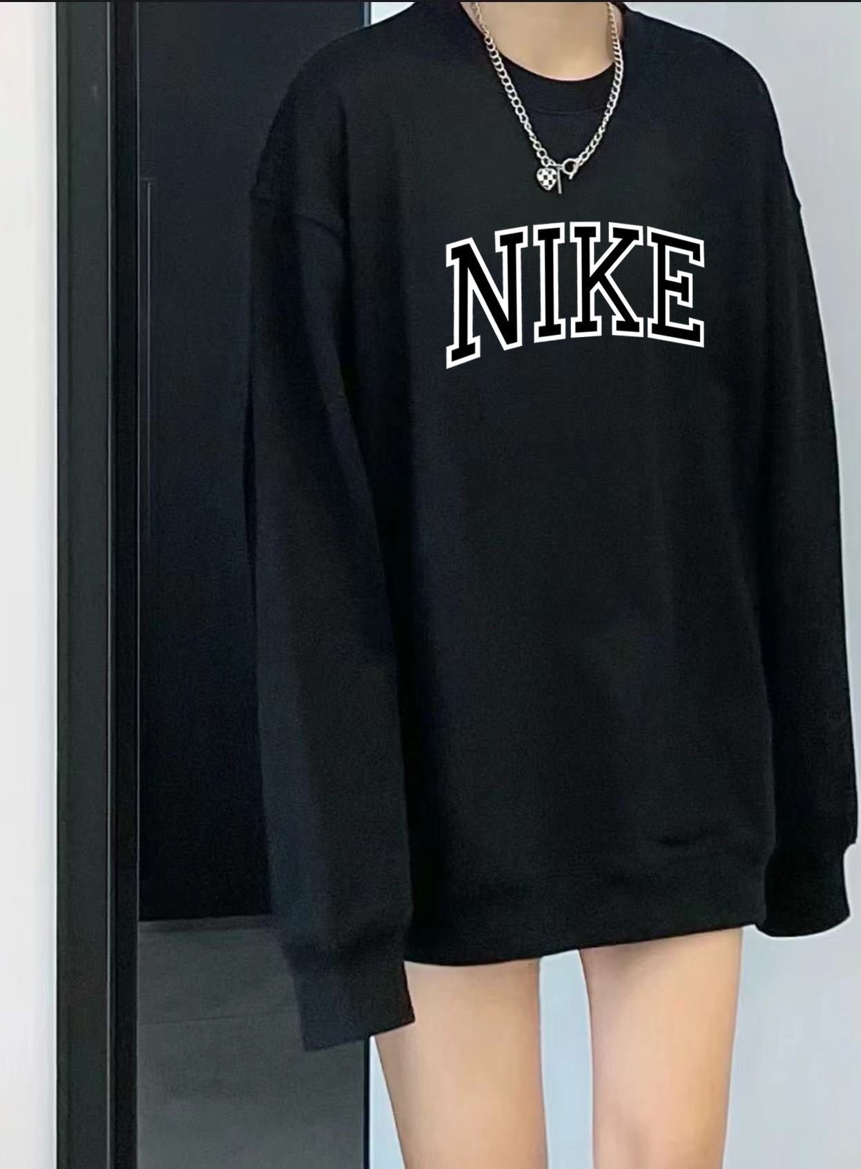 供货价:65💰新品卫衣发布会♻️纯棉毛圈设计,300克足重量,贸易出口货,原包装吊牌（另有38💴华棉版本340克推荐入手）可以随意来图订制 支持一件代发 批发 等  
nike 经典款全棉加厚320g休闲圆领套头卫衣
全套包装 高品质
卫衣采用320g多支纱线纺织工艺 手感厚实
全棉面料 透气舒适 顶级质感
颜色：图示颜色
尺码：M L XL
 胸围 肩宽 袖长 衣长
M 62 63.5 53 70
L 64 65.5 54.5 72
XL 66 67.5 56 74
尺码 建议身高 建议体重
M 160cm-170cm 50kg-65kg
L 170cm-180cm 65k g-85kg
XL 180cm-195cm 85kg-115kg