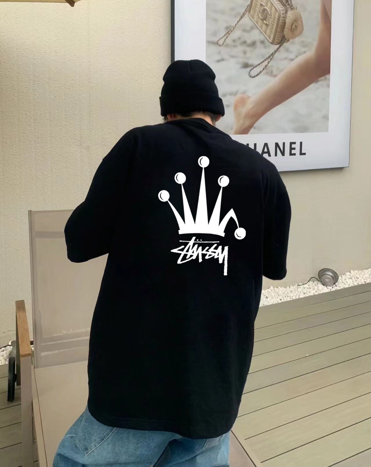 🛒购物价：68💰[原标包装吊牌.采用200克纯棉面料]广东本地工厂直销.另外有240克需加10元. 前ST后皇冠短袖

Stussy斯图西皇冠圆领短袖半袖T恤
面料采用纯棉双纱面料  
双线二本针压线 久洗不变形 
原版定制 高端进口印花 随意水洗
情侣可穿 男女同款
黑色—白色
尺码如下