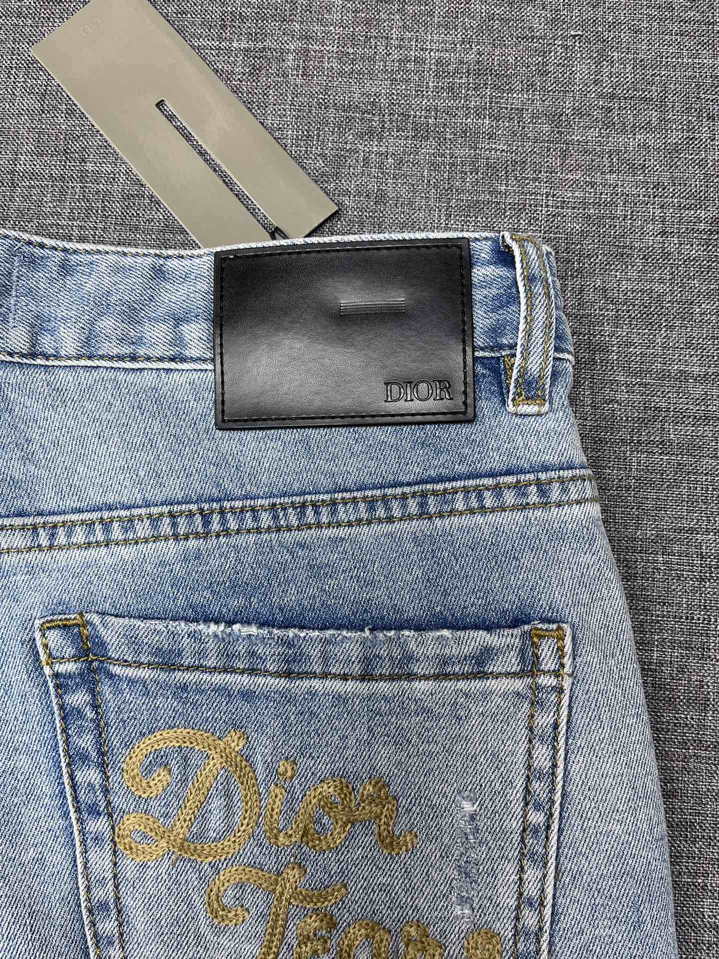 Dior迪奥家2024新款牛仔裤高档大气富有时尚元素原单牛仔裤百年奢侈品牌极具英国传统高贵的设计风格赢取