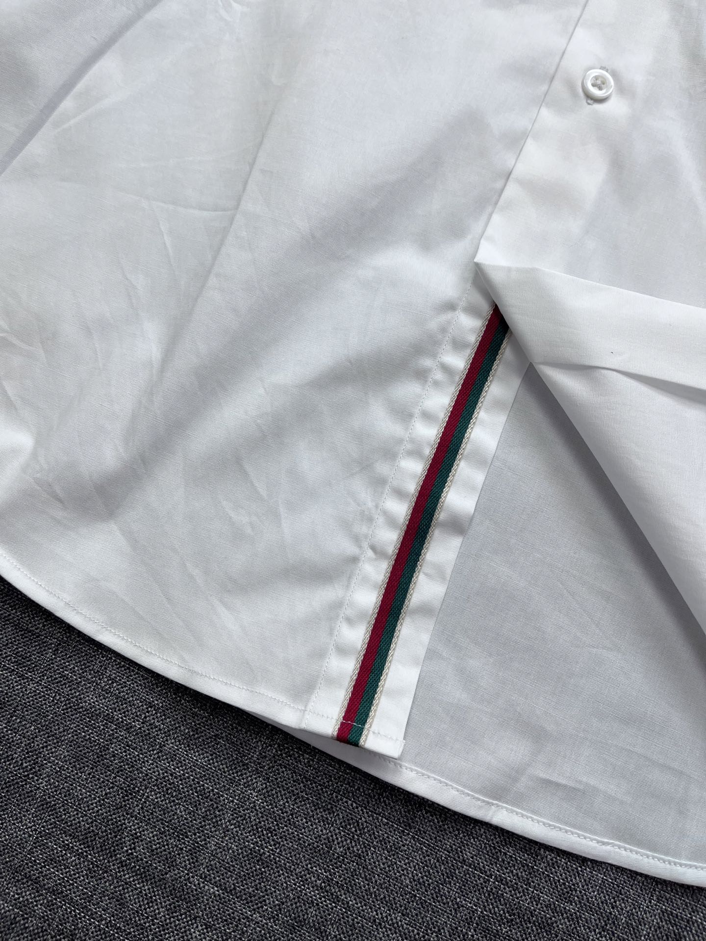 Gucci Men's Embroidered Bee Long Sleeve Shirt - Classic & Stylish 8 i1756392197234 7276 0 6