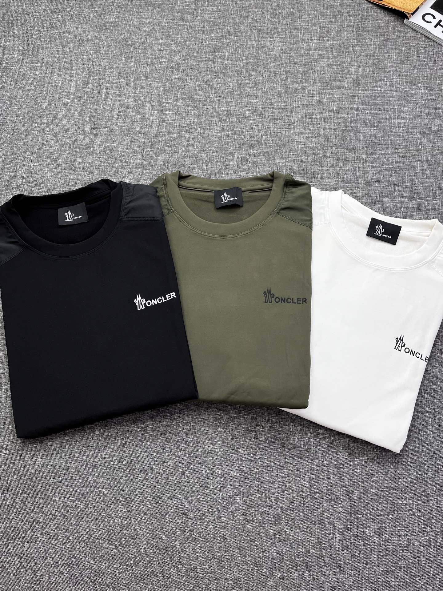 T-shirt à Manches Longues Décontracté Moncler pour Homme - Collection Automne/Hiver
