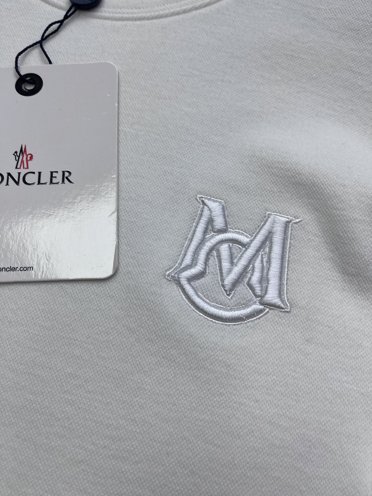 Moncler Men's Casual Long Sleeve T-Shirt Classic Logo Emblem 8 i1757947727457 68 0 6