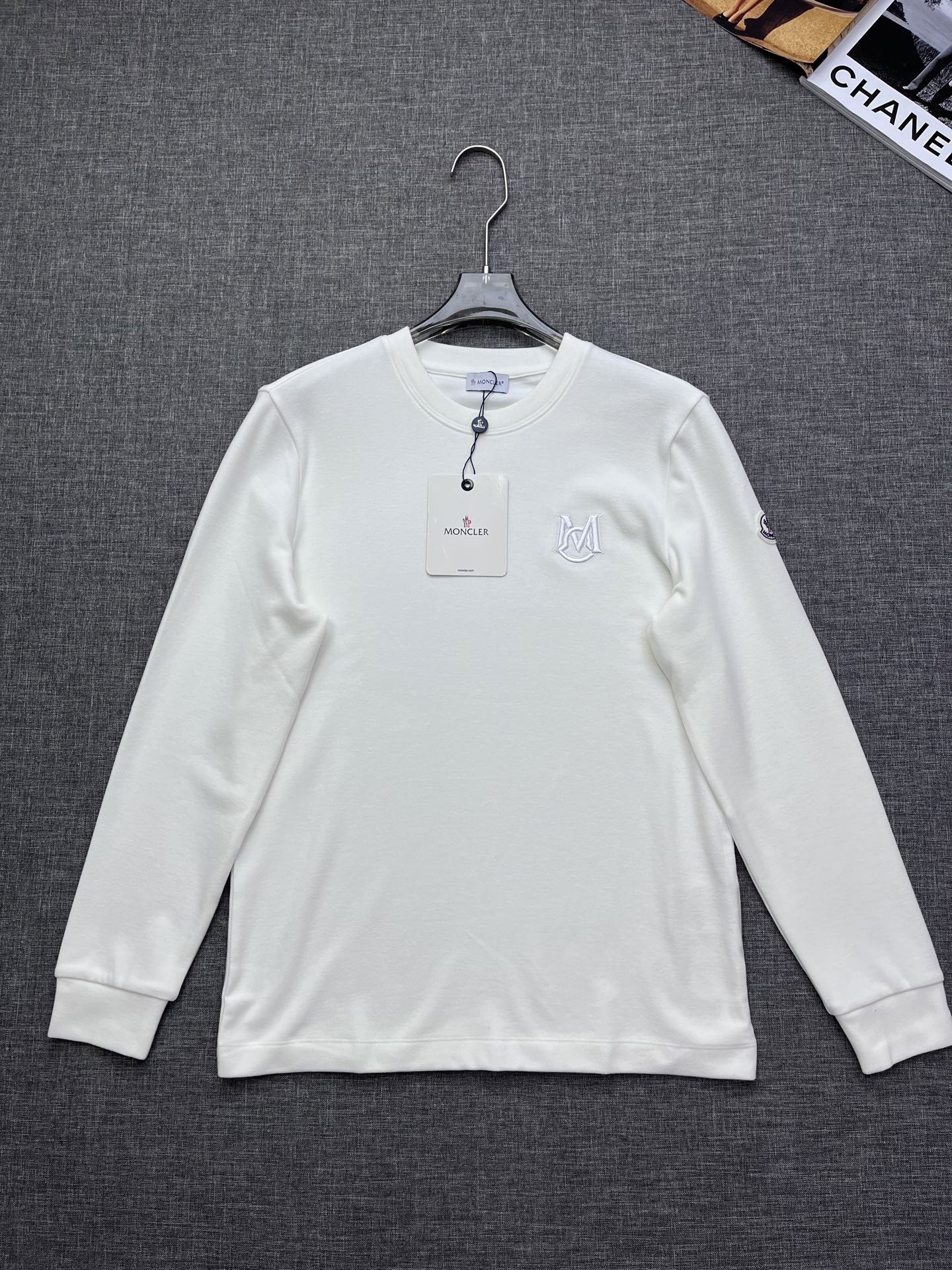 Moncler Men's Casual Long Sleeve T-Shirt Classic Logo Emblem 5 i1757947728761 2298 0 3