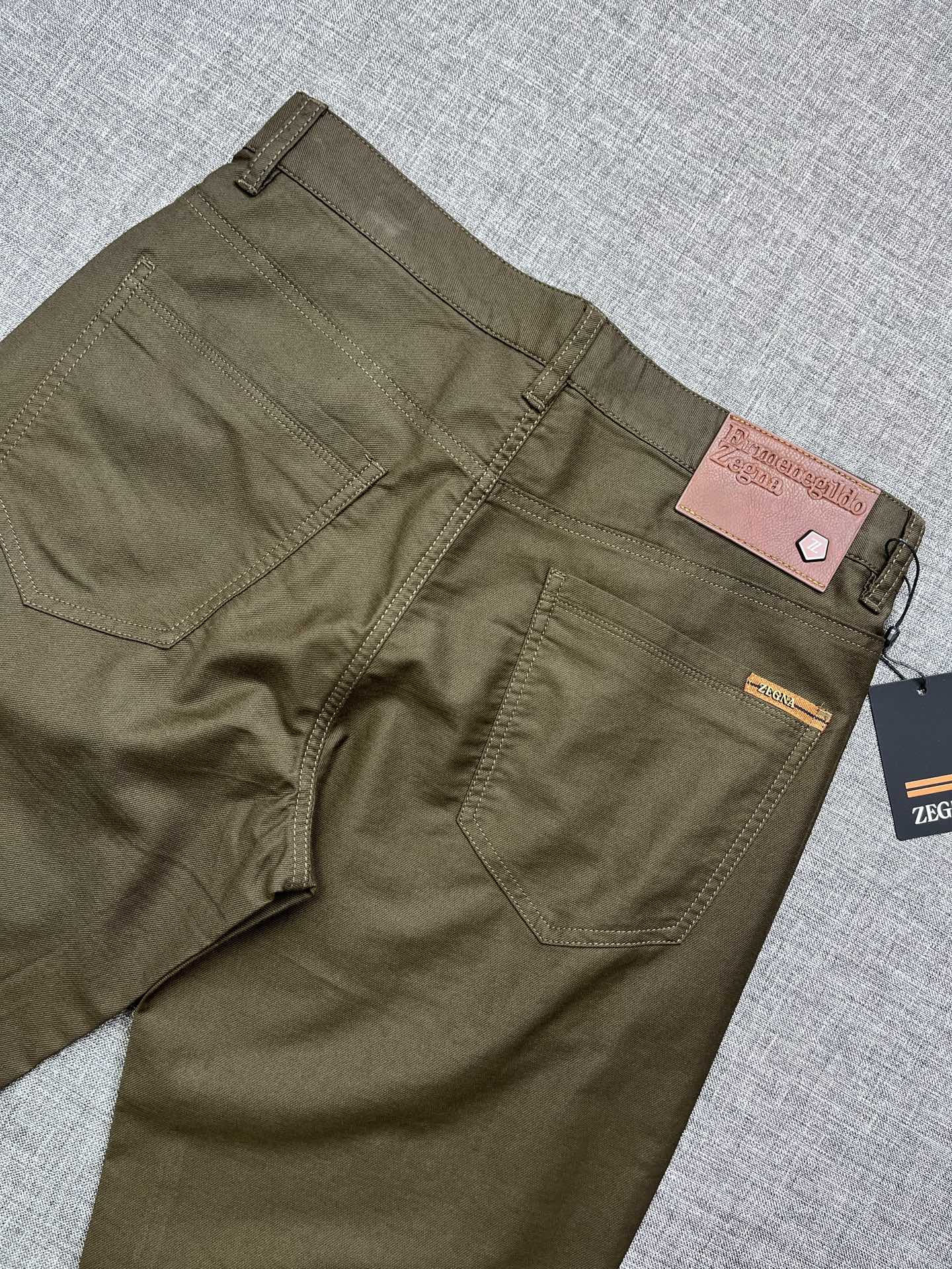 zegNA 杰尼亚 2026春夏新款休闲裤 面料微弹，设计干净利落剪裁，都市风十足 采用精纺面料手感软糯