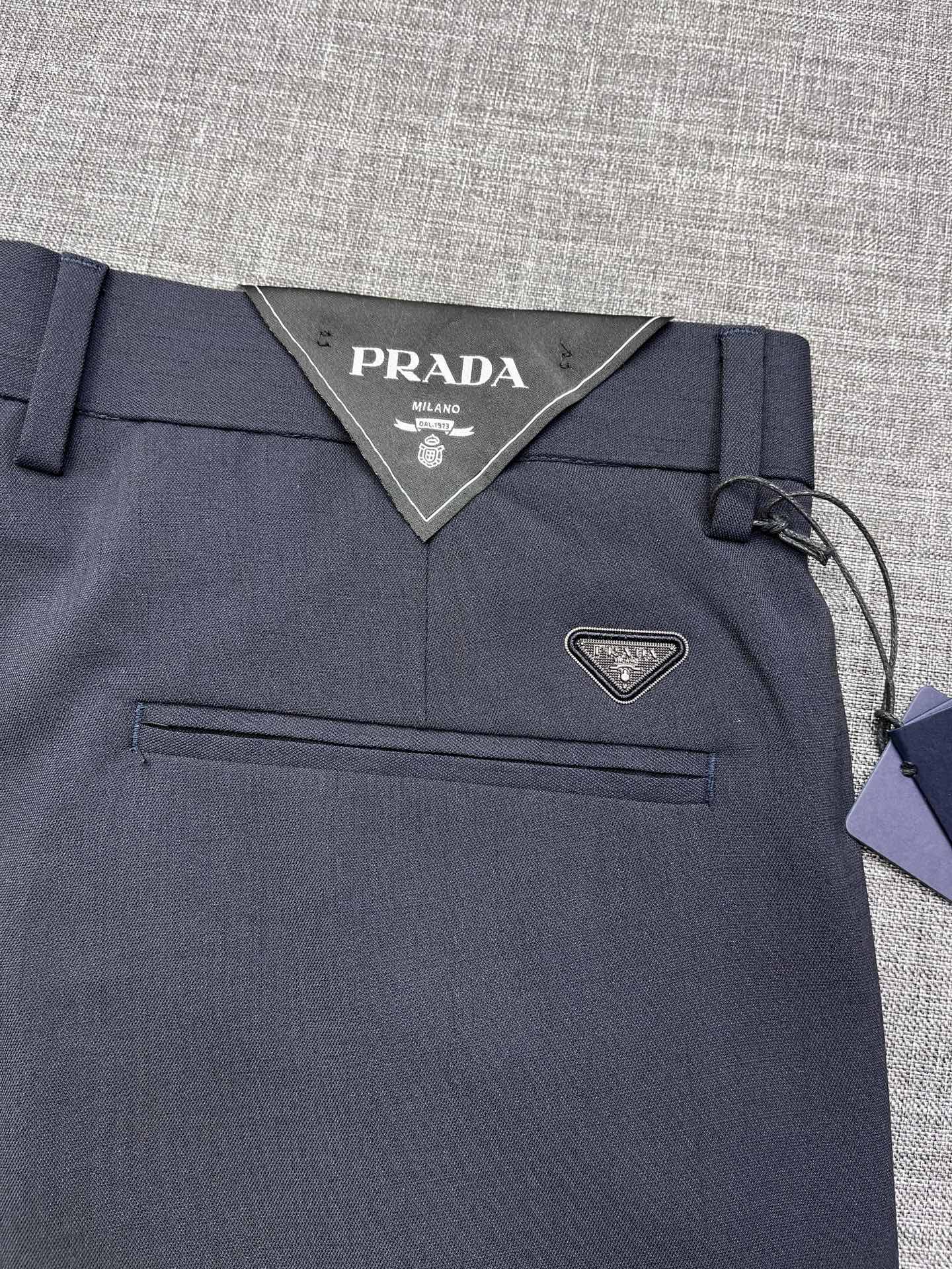 PRADA 普拉达26春夏新款高端休闲西裤，棉麻面料无弹，贸易公司渠道稀出，领先官网发售！既想要穿着舒适