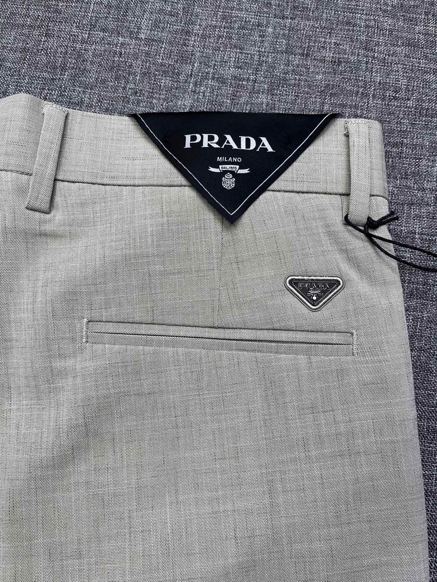PRADA 普拉达26春夏新款高端休闲西裤，棉麻面料无弹，贸易公司渠道稀出，领先官网发售！既想要穿着舒适