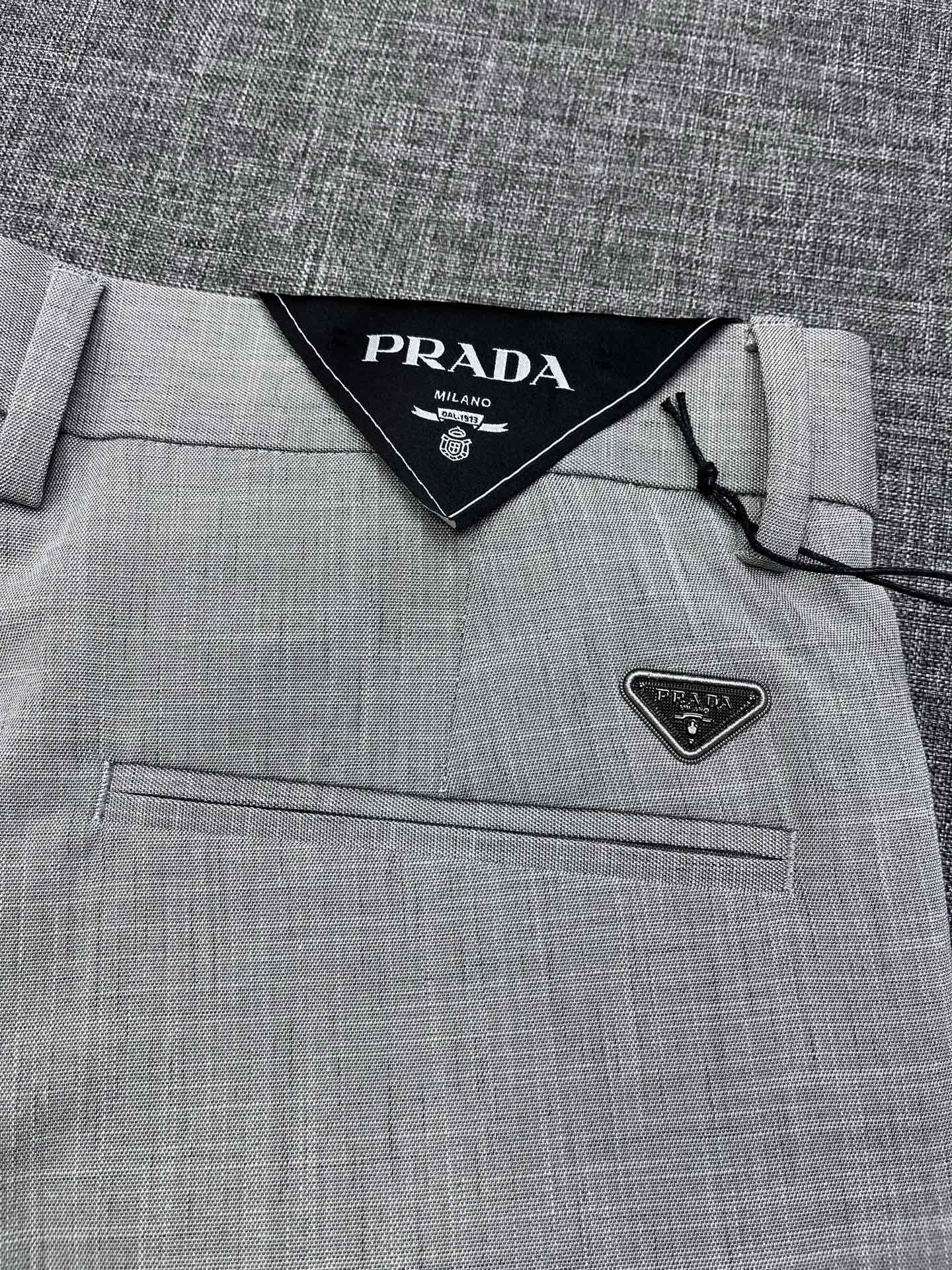 PRADA 普拉达26春夏新款高端休闲西裤，棉麻面料无弹，贸易公司渠道稀出，领先官网发售！既想要穿着舒适