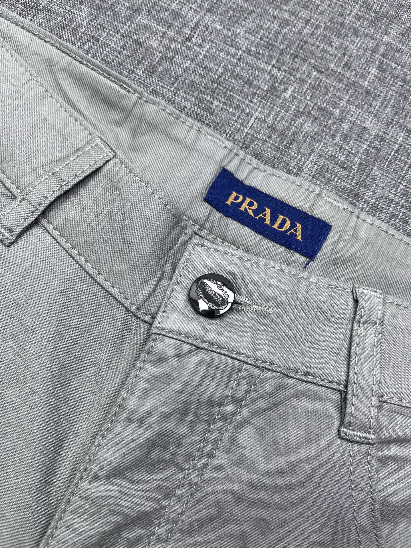 PRADA 普拉达26春夏新款高端休闲微弹五袋休闲裤 西裤，贸易公司渠道稀出，领先官网发售！既想要穿着舒