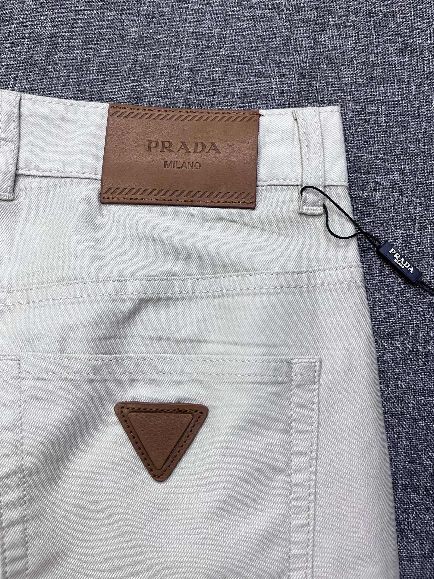 PRADA 普拉达26春夏新款高端休闲微弹五袋休闲裤 西裤，贸易公司渠道稀出，领先官网发售！既想要穿着舒