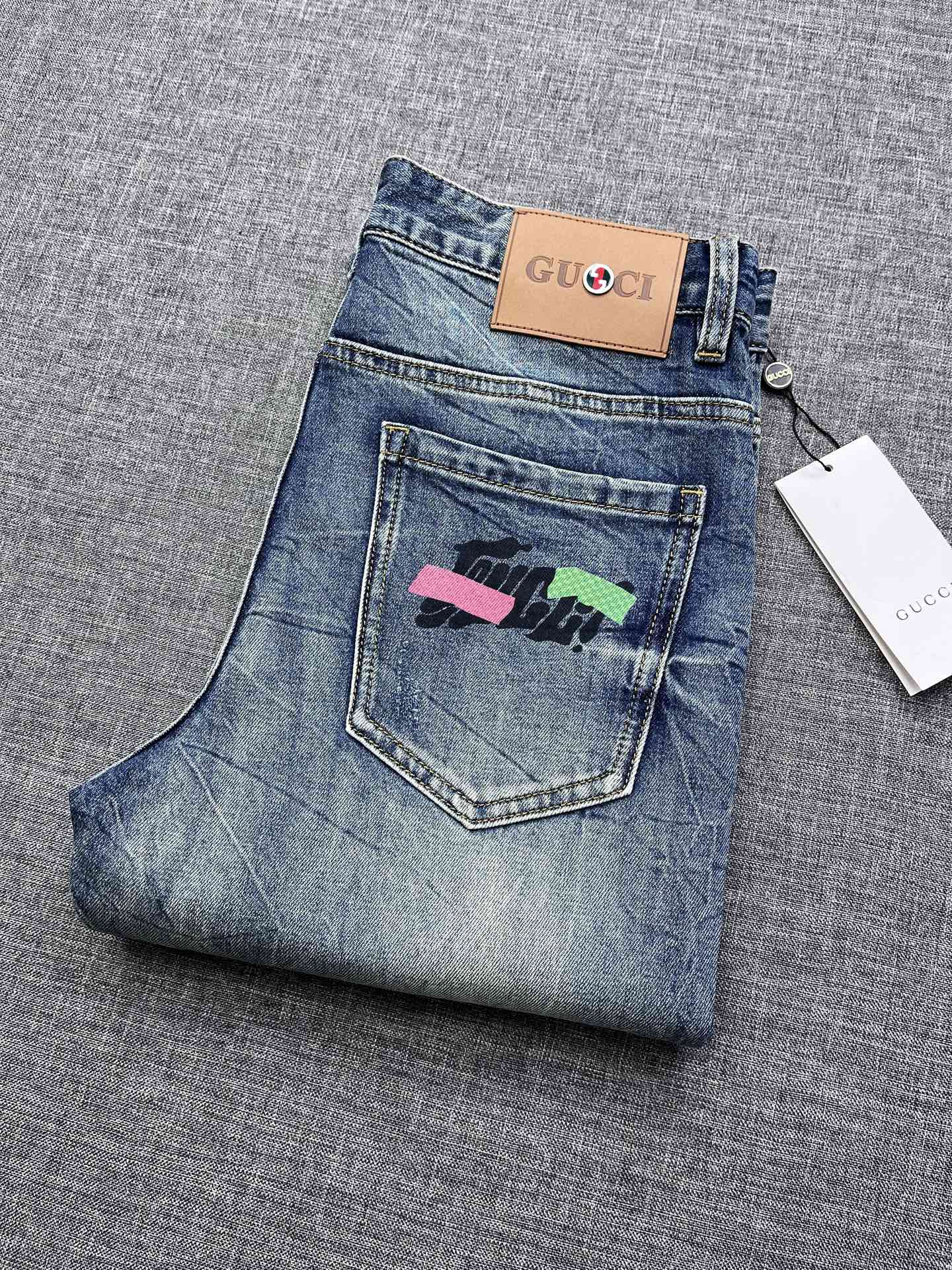 NO:832961,GUCCI Gucci men's jeans, sold through trading company channels,  The quality is first-class, go straight to the counter to get the best deal, 26FW spring and summer new products, models promoted by Lane Crawford, classic STRAIGHT series, dominated by craftsmanship and pattern, a relatively basic and versatile denim, full of fun and interesting to savor.  Points, full of tone, every detail shows craftsmanship, all hardware accessories are provided by customers, heavy denim fabric imported from Japan, slightly stretchy, unbeatable shape, impeccable upper body effect, can be used in all kinds of matching in the wardrobe!  Size 29-38,,gucci,jeans,19860909GUCCI 古奇男士牛仔裤,贸易公司渠道货, 品相一流,直入专柜牛掰货,26FW春夏新品,连卡佛推售的款,经典STRAIGHT系列,以工艺和版型为主导,比较基础百搭的一款丹宁,细品玩味十足,颇具看点,满满的腔调感,细节之处尽显匠心工艺,五金辅料全系皆为客供,重磅日本进口丹宁面料,略带弹力,版型无敌赞,上身效果无可挑剔,可以横扫衣橱里的各式搭配！尺码29-38,,gucci,jeans,,Men's clothing