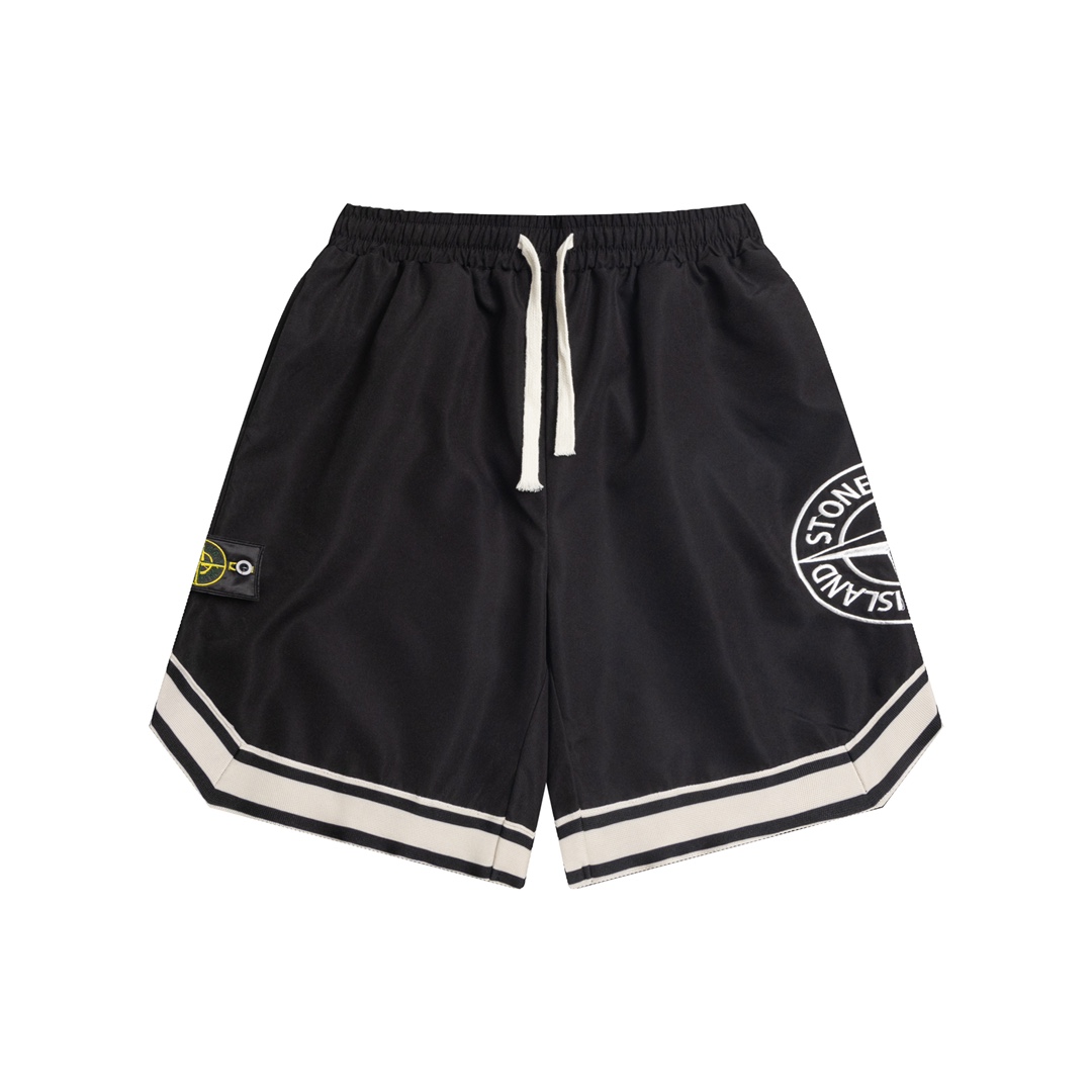 款M301  石头岛短裤🅿️80
Stone Island石头岛2024ss 夏款侧边罗盘大刺绣logo织带短裤 原版打造 基础百搭 全身撞色处理 情侣可搭 全身oversized立体裁剪 上身挺阔有型 进口百灵达三万针罗盘大刺绣 细节饱满 凸显高级 上身帅炸💥大厂做工 精湛走线 三标齐全 
Color：黑
Size：s～xl