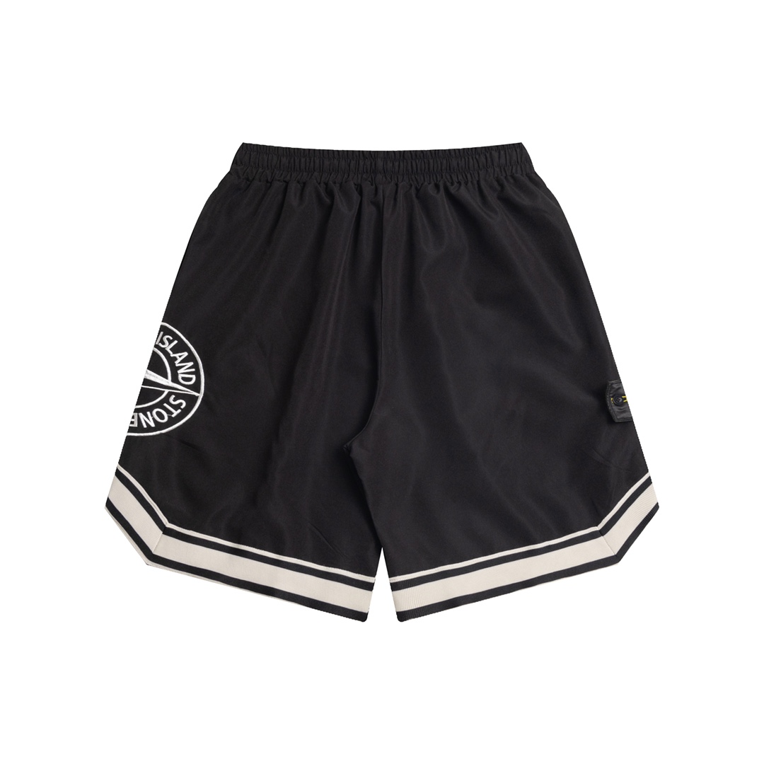 款M301  石头岛短裤🅿️80
Stone Island石头岛2024ss 夏款侧边罗盘大刺绣logo织带短裤 原版打造 基础百搭 全身撞色处理 情侣可搭 全身oversized立体裁剪 上身挺阔有型 进口百灵达三万针罗盘大刺绣 细节饱满 凸显高级 上身帅炸💥大厂做工 精湛走线 三标齐全 
Color：黑
Size：s～xl