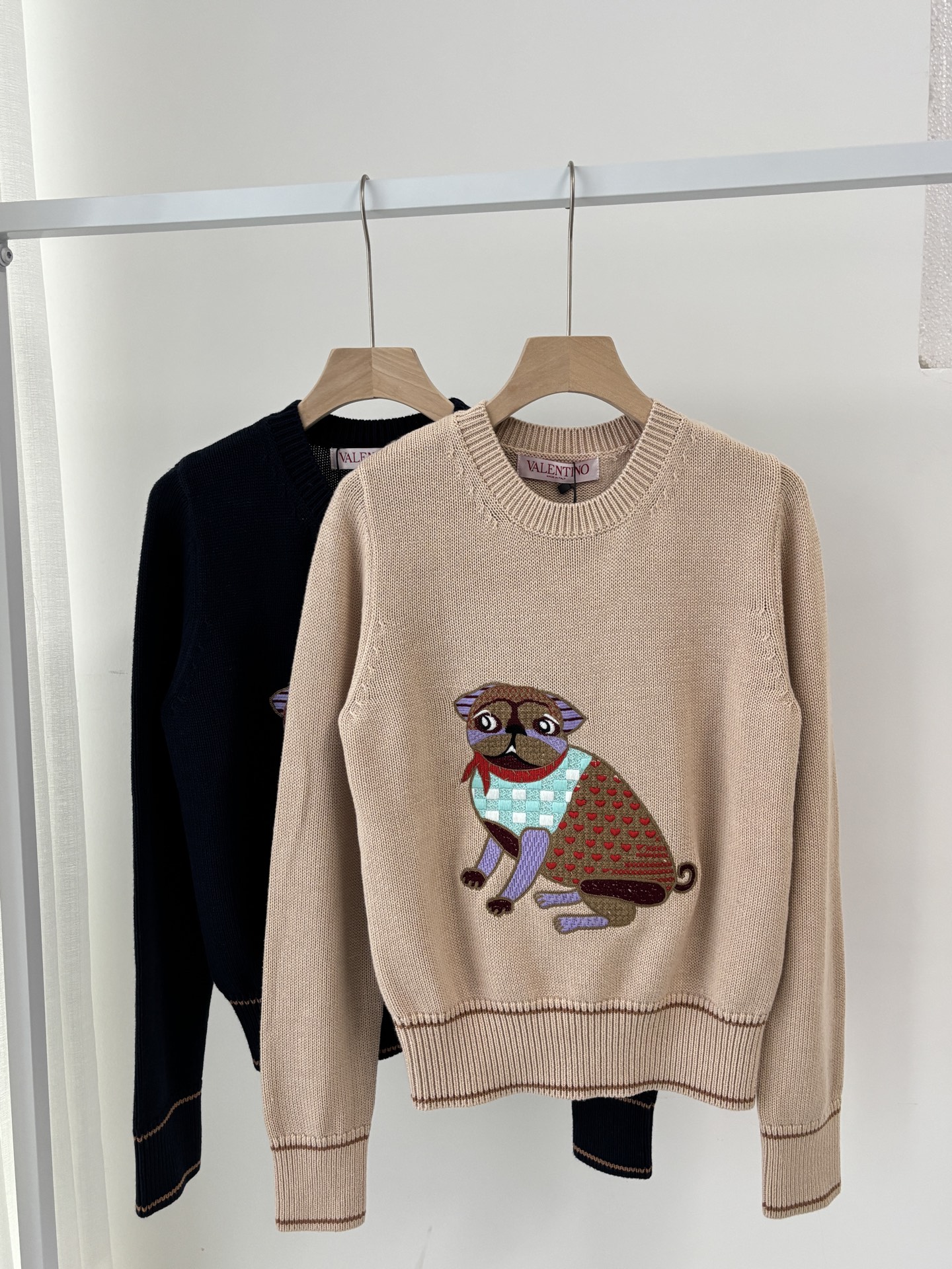 NO:447783,Valentino 2025 early autumn new model heavy industry animal embroidery logo knitted long sleeve sml, valentino, alexander wang19860909Valentino 2025早秋新款 重工款 动物刺绣Logo针织长袖 sml,,valentino,alexander wang,Women's clothing