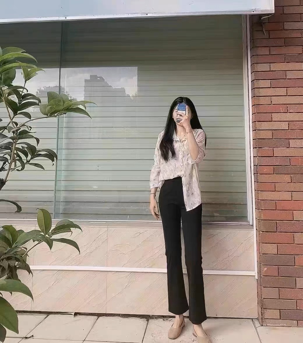 微喇的裤型,修饰腿部线条的同时能够多拉长身材比例 5